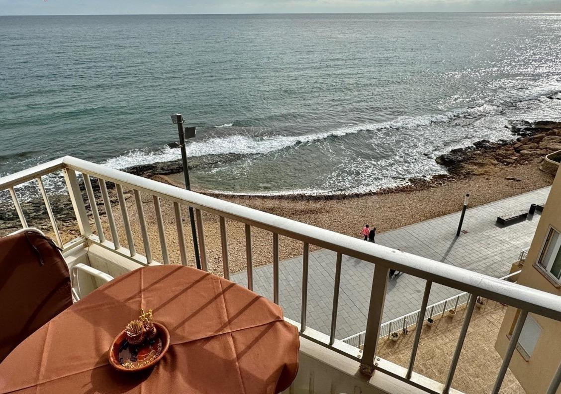 ESPECTACULAR APARTAMENTO REFORMADO EN PRIMERA LÍNEA DE PLAYA DEL CURA, TORREVIEJA