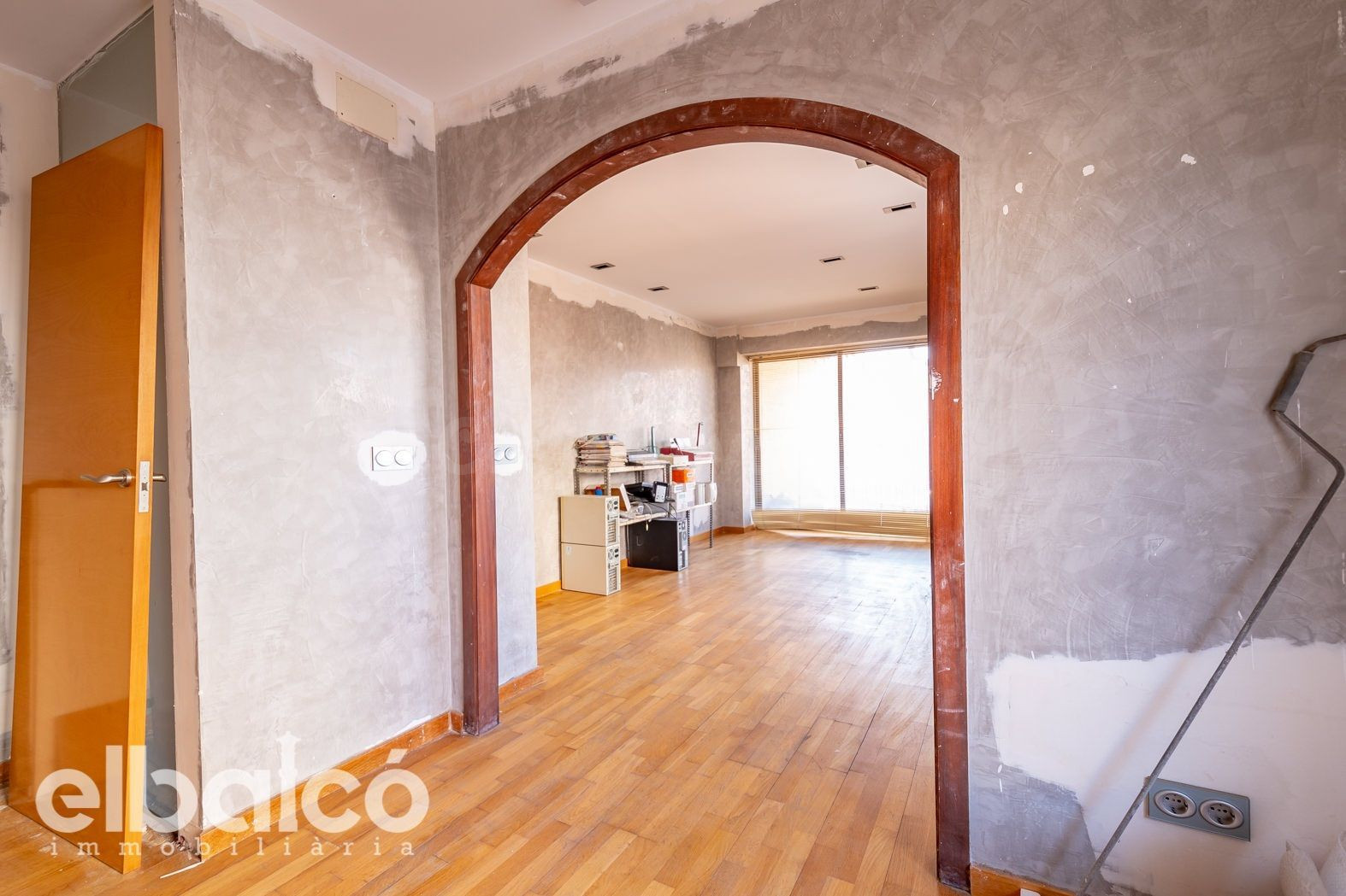 CAMBRILS - Espacioso local comercial para reformar de dos pl - foto 3