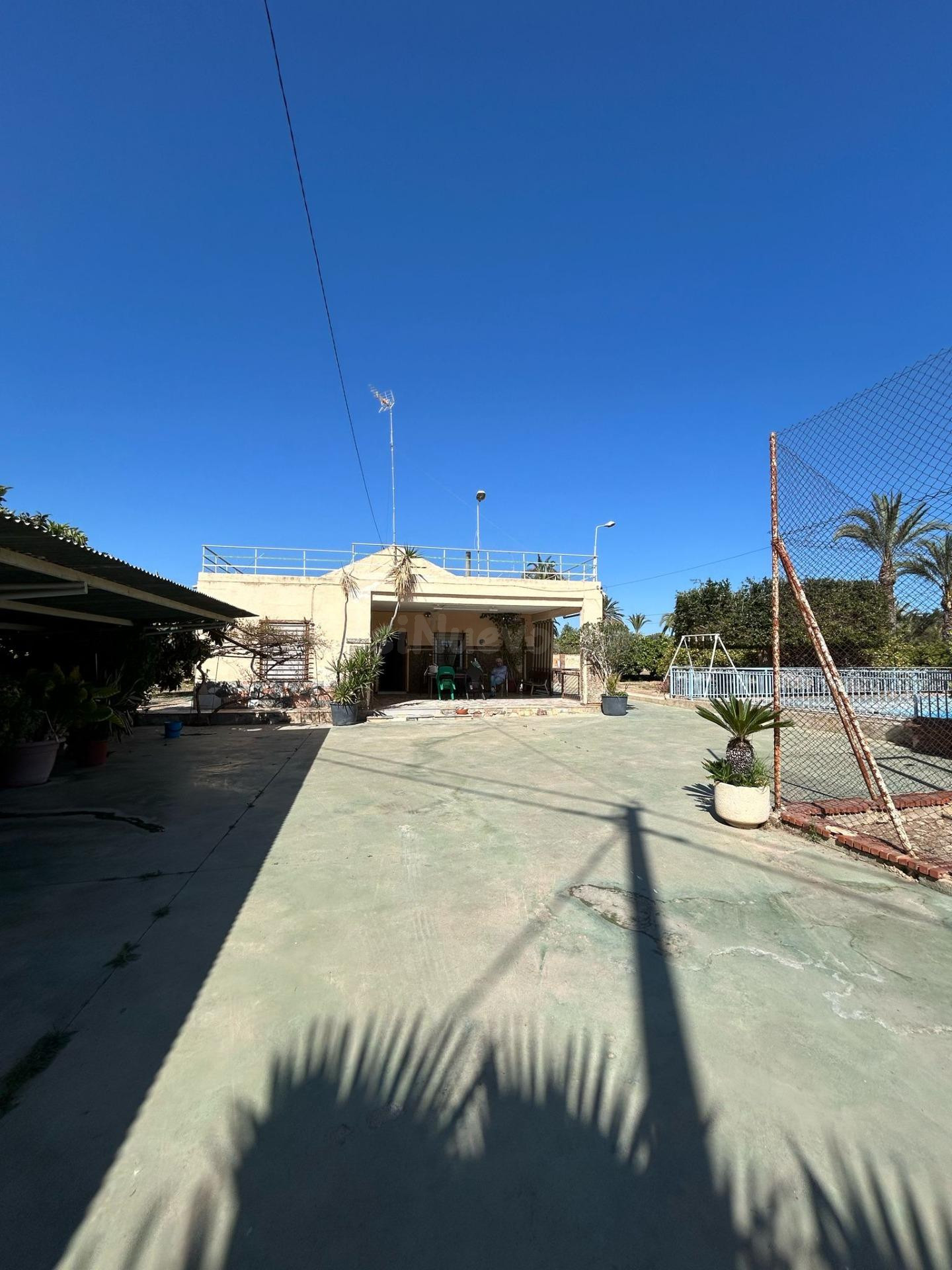 BUSCAS UN CAMPO A 2 MINUTOS DE ELCHE ?