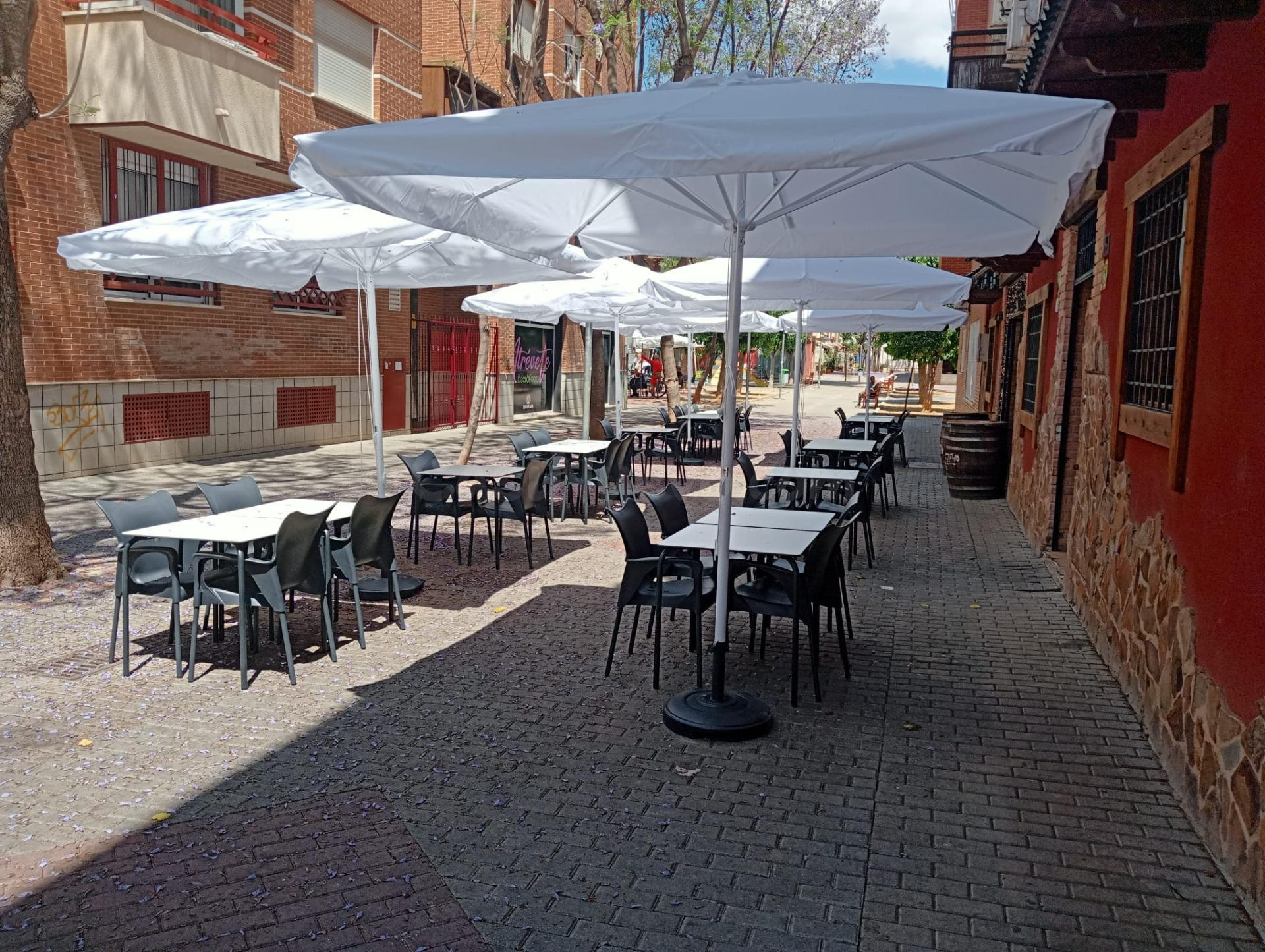 RESTAURANTE PIZZERÍA EN PLENO FUNCIONAMIENTO EN MURCIA