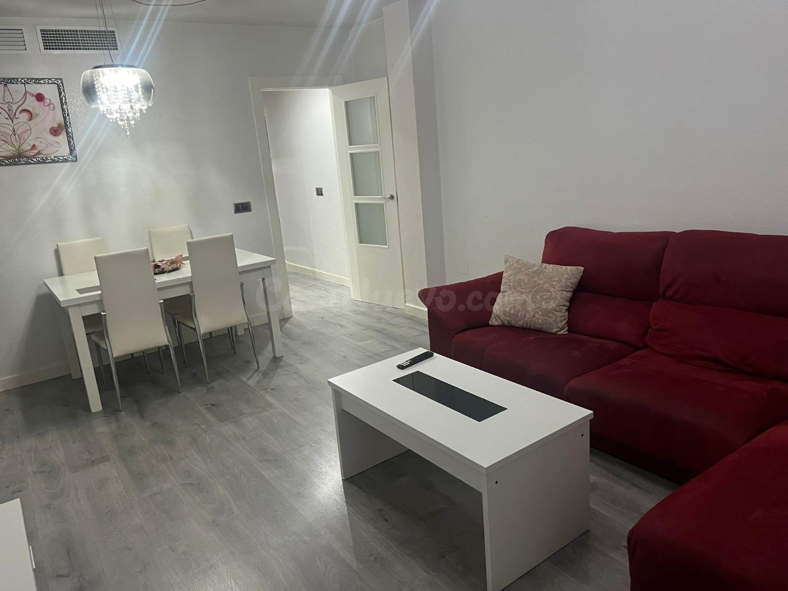 SE VENDE VIVIENDA FAMILIAR EN BAJO EN ZONA UCAM