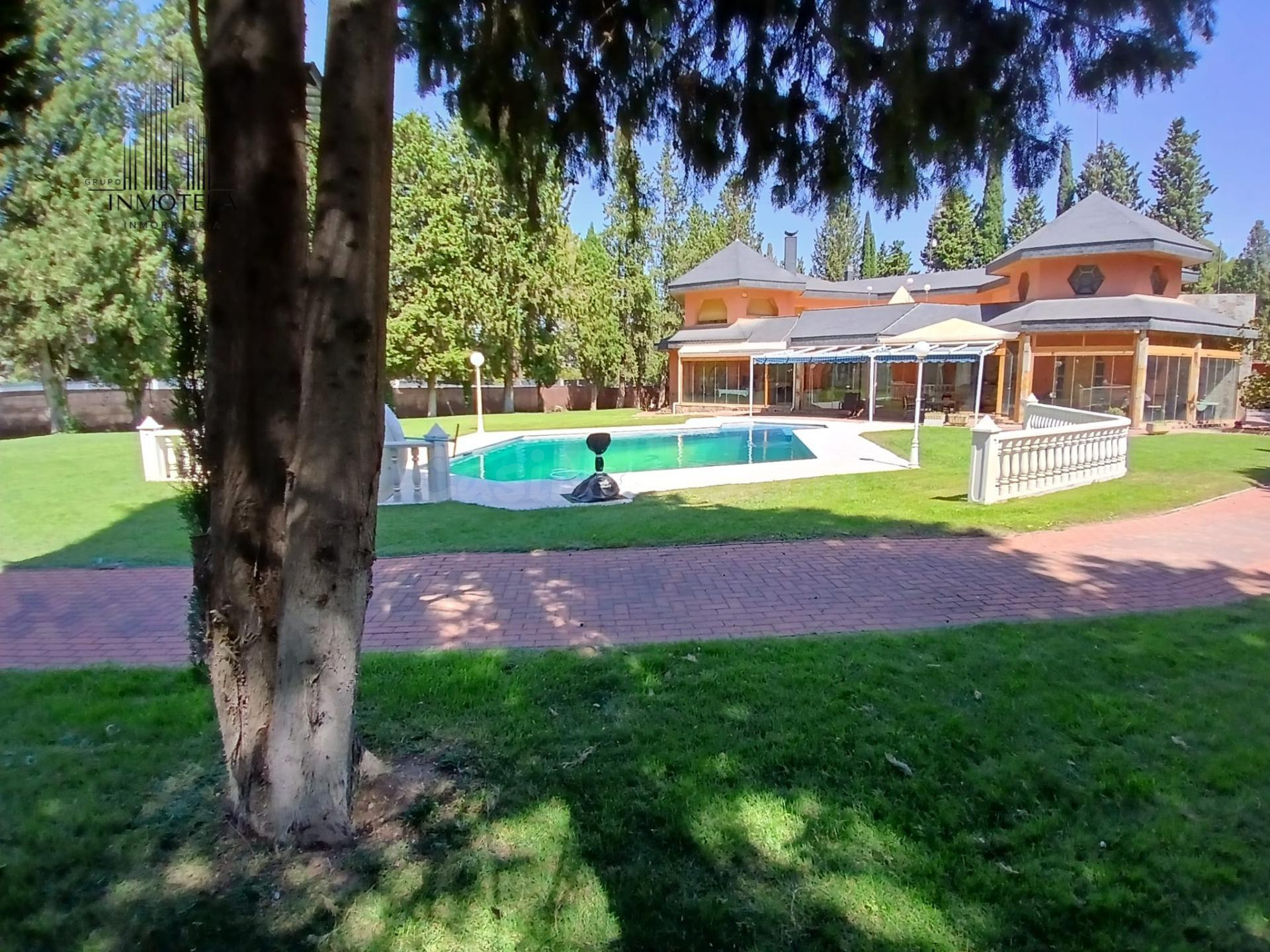 REF: C066 GRUPO INMOTEKA INMOBILIARIA VENDE CHALET DE LUJO ZONA URBANIZACION VEREDA-CARRETERA DE JAEN