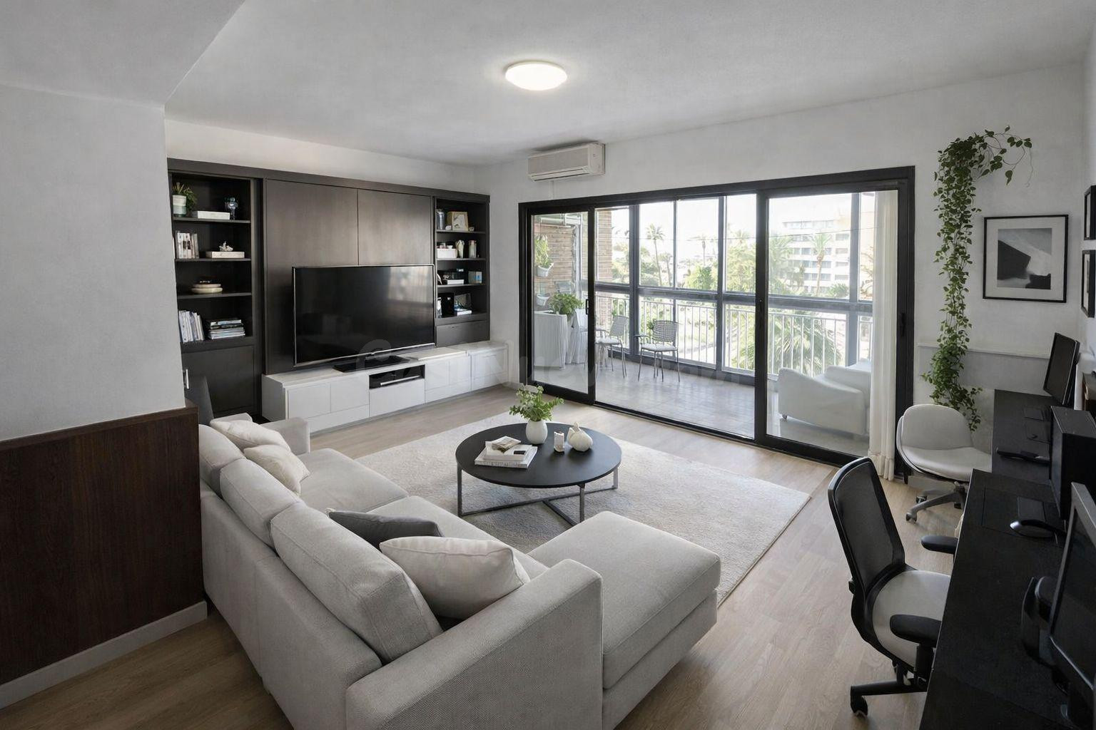"¡Tu nuevo hogar con vistas al puerto! Amplio piso de 3 dorm