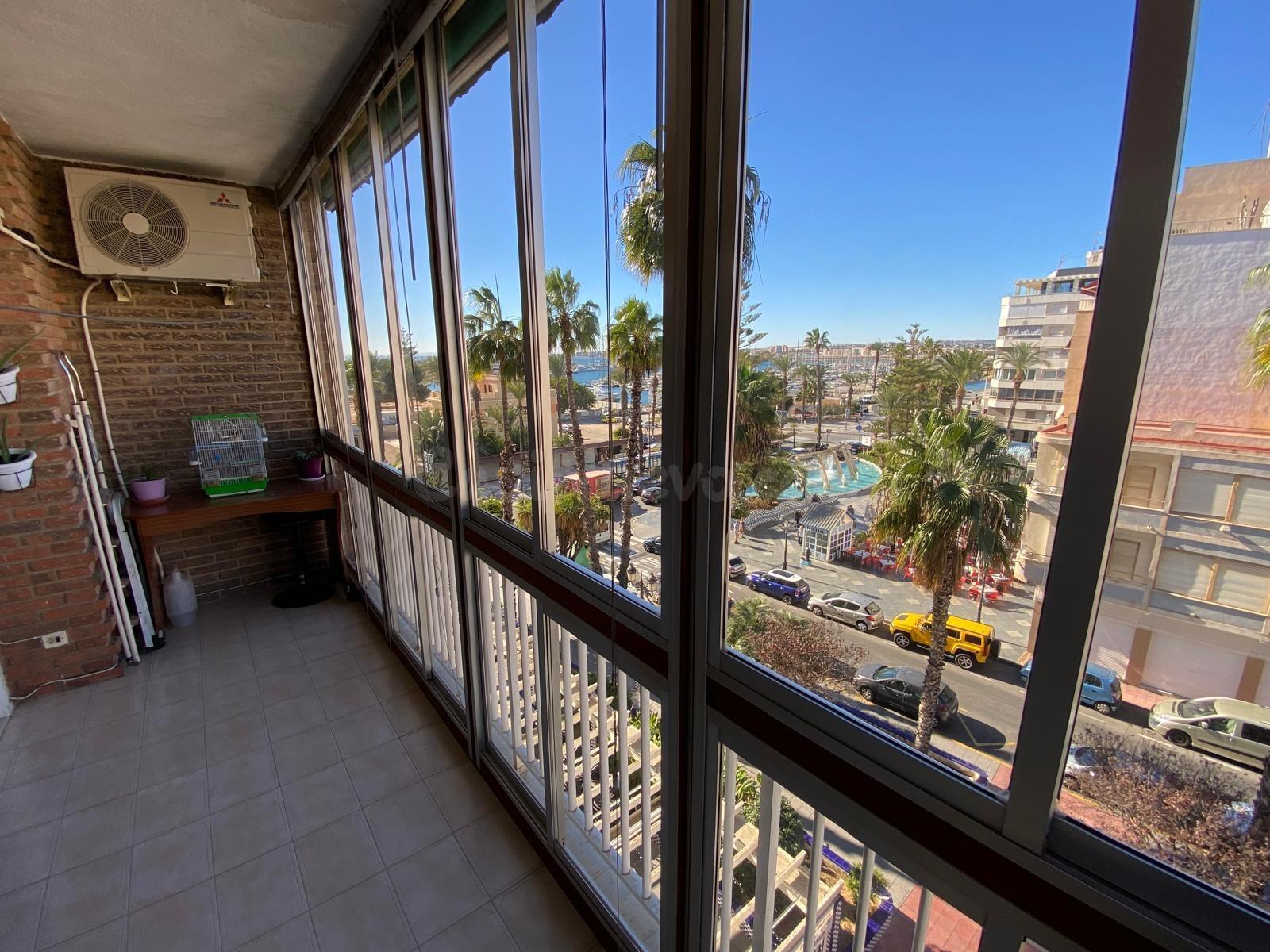 "¡Tu nuevo hogar con vistas al puerto! Amplio piso de 3 dorm - foto 4