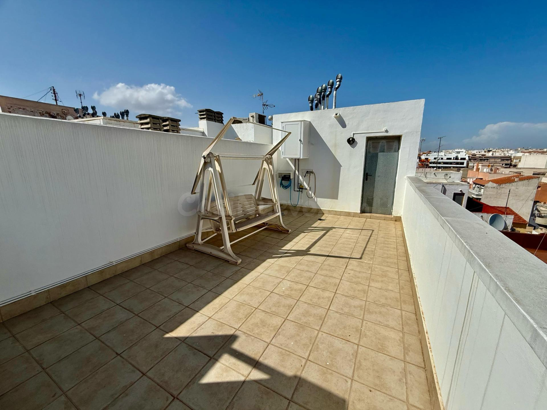 "Ático Exclusivo: 3 Dormitorios, 2 Baños y Gran Solárium Pri - foto 3