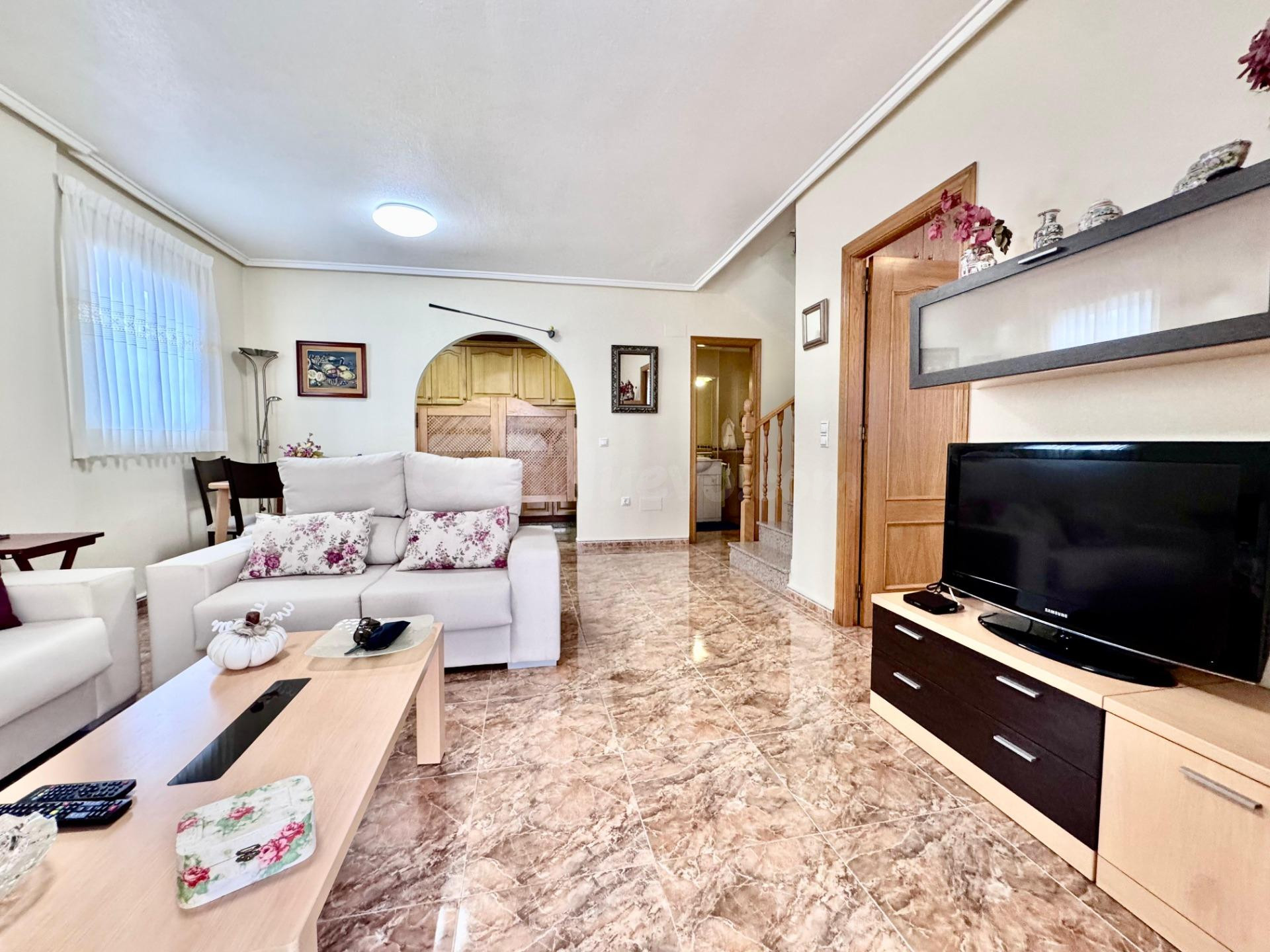 "Tu Duplex Ideal en Zona Residencial: 3 Dormitorios y 2 Baños