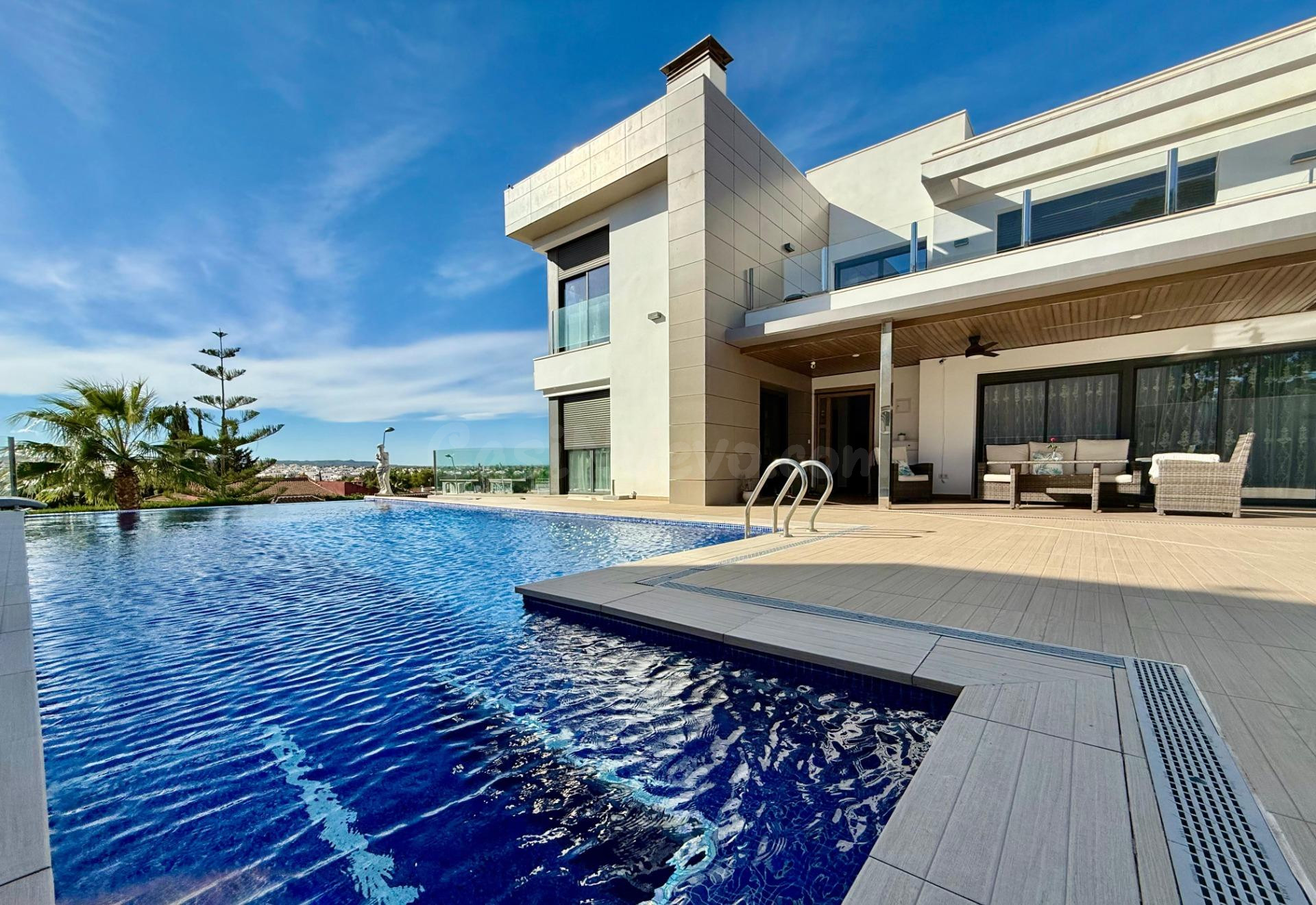 Exclusiva Villa de Lujo en Los Balcones