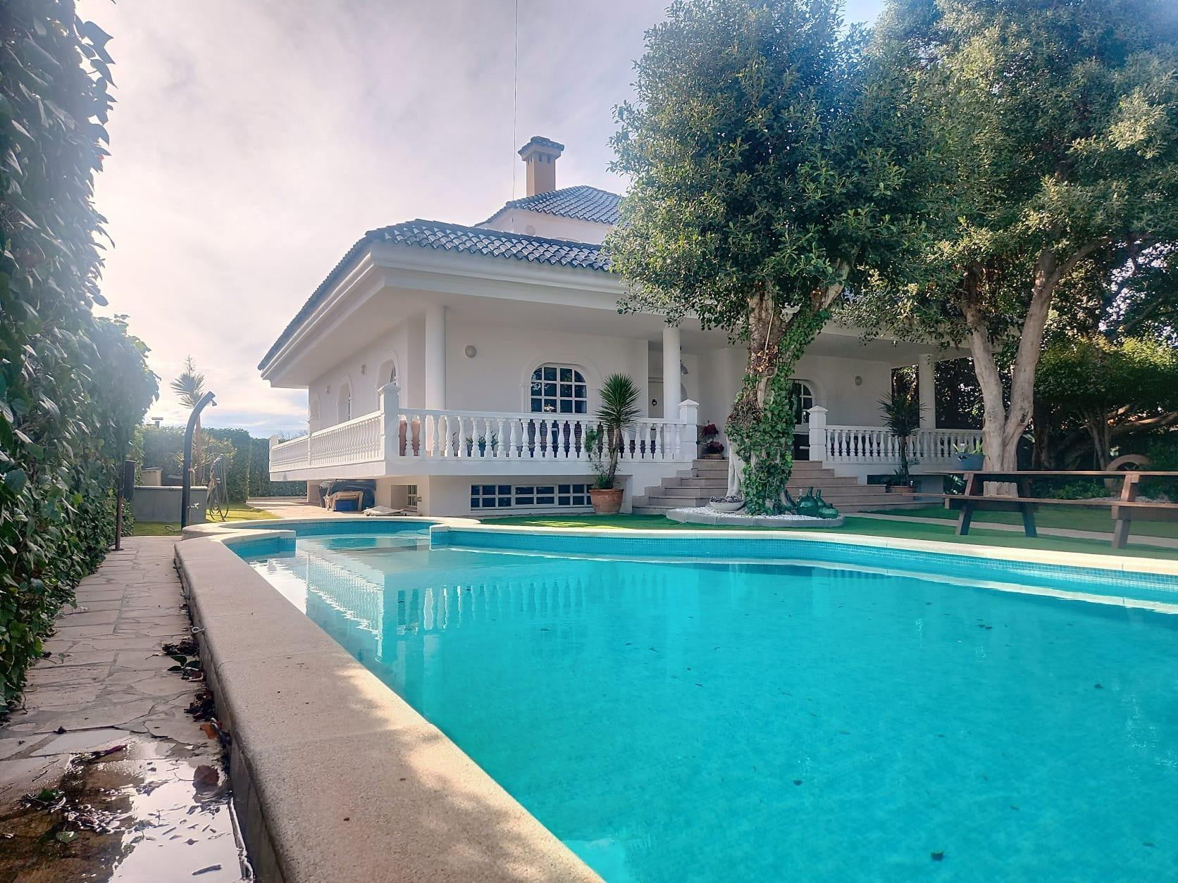 VILLA EN TORREVIEJA