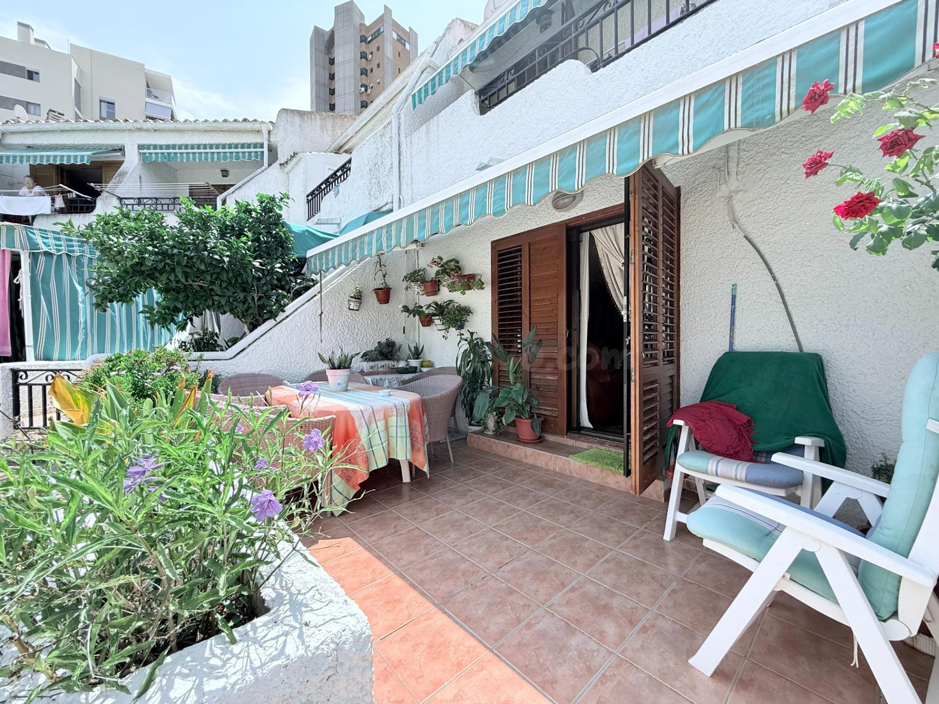 🏡 ¡ADOSADO EN VENTA EN BENIDORM – ZONA JUZGADOS!