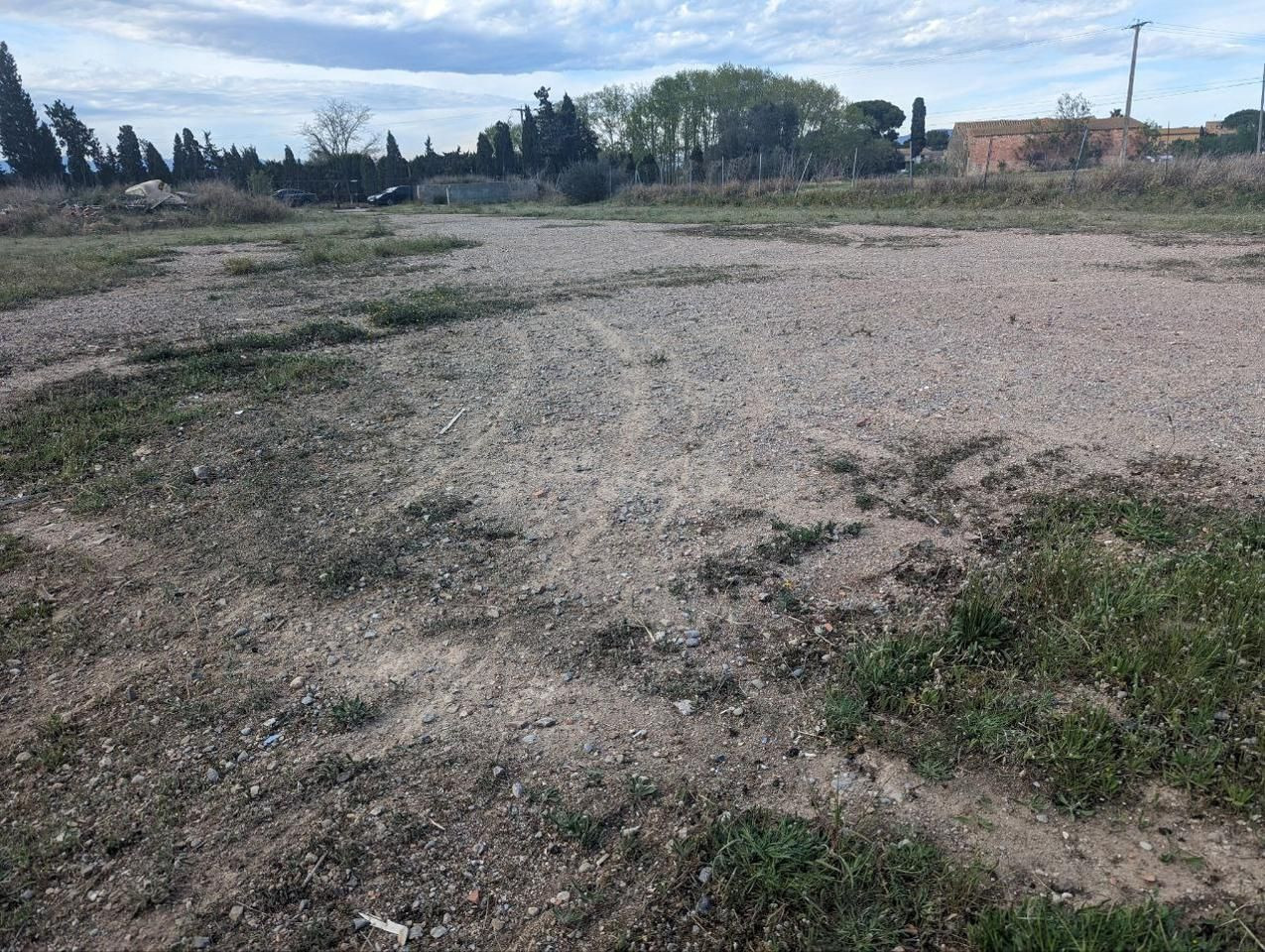 Terreno urbanizable con nave y oficinas en Vilamacolum (Girona) - foto 5