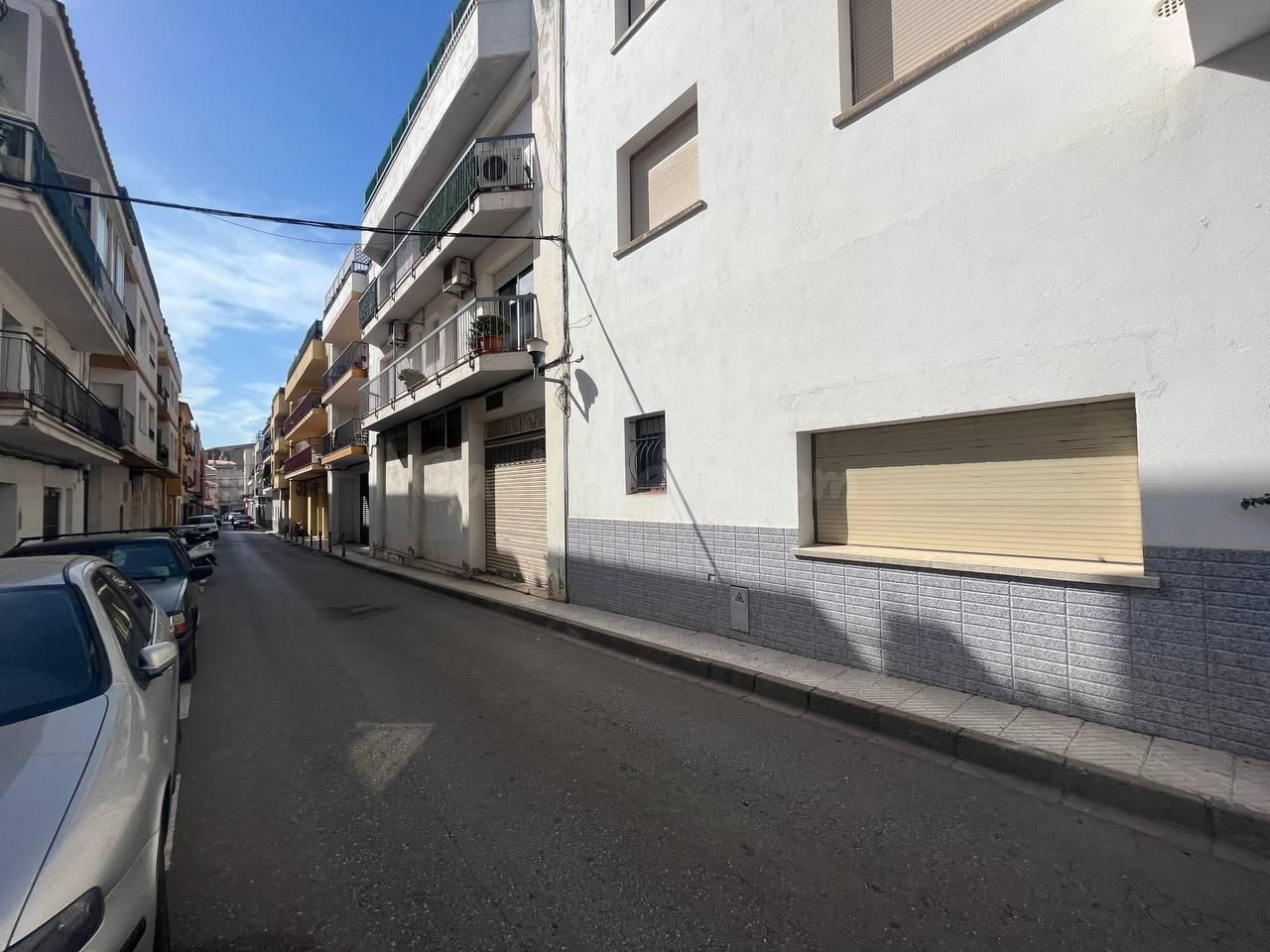 ABRE TU NEGOCIO CON ESTE LOCAL EN ALQUILER EN LLANÇÀ!