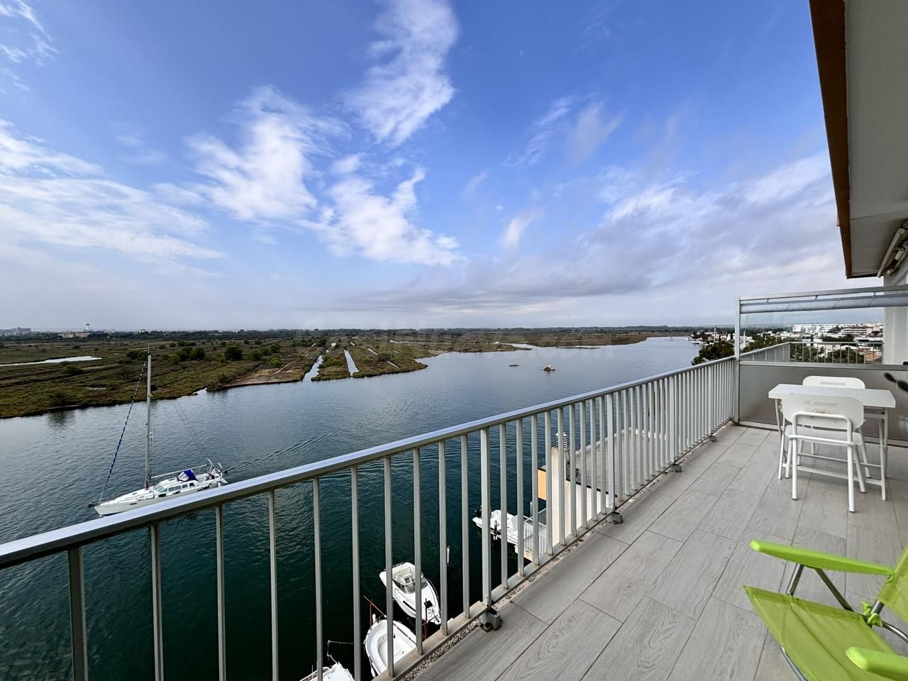 PISO DE ALTO STANDING CON VISTAS AL MAR EN ROSES!