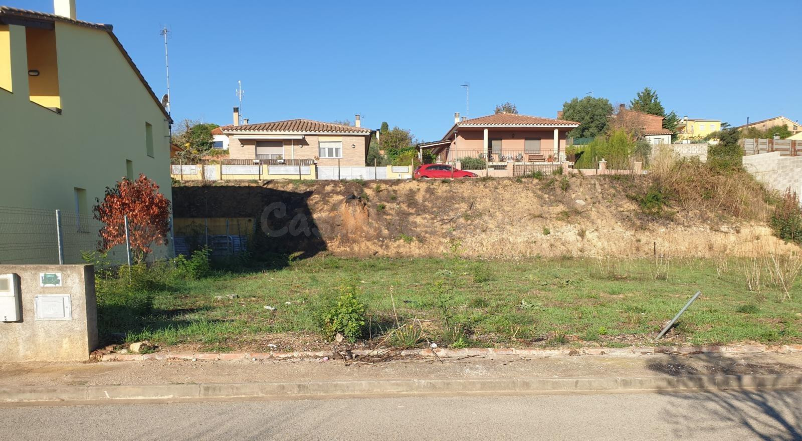 Parcela edificable de 424 m2 en la urbanización Les Roques, Calabuig, Bascara