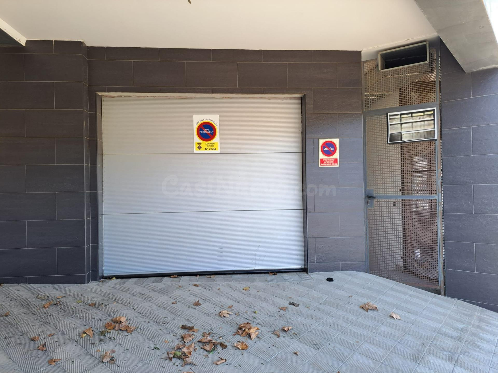 VENTA DE 4 PLAZAS DE PARKING A ROSES