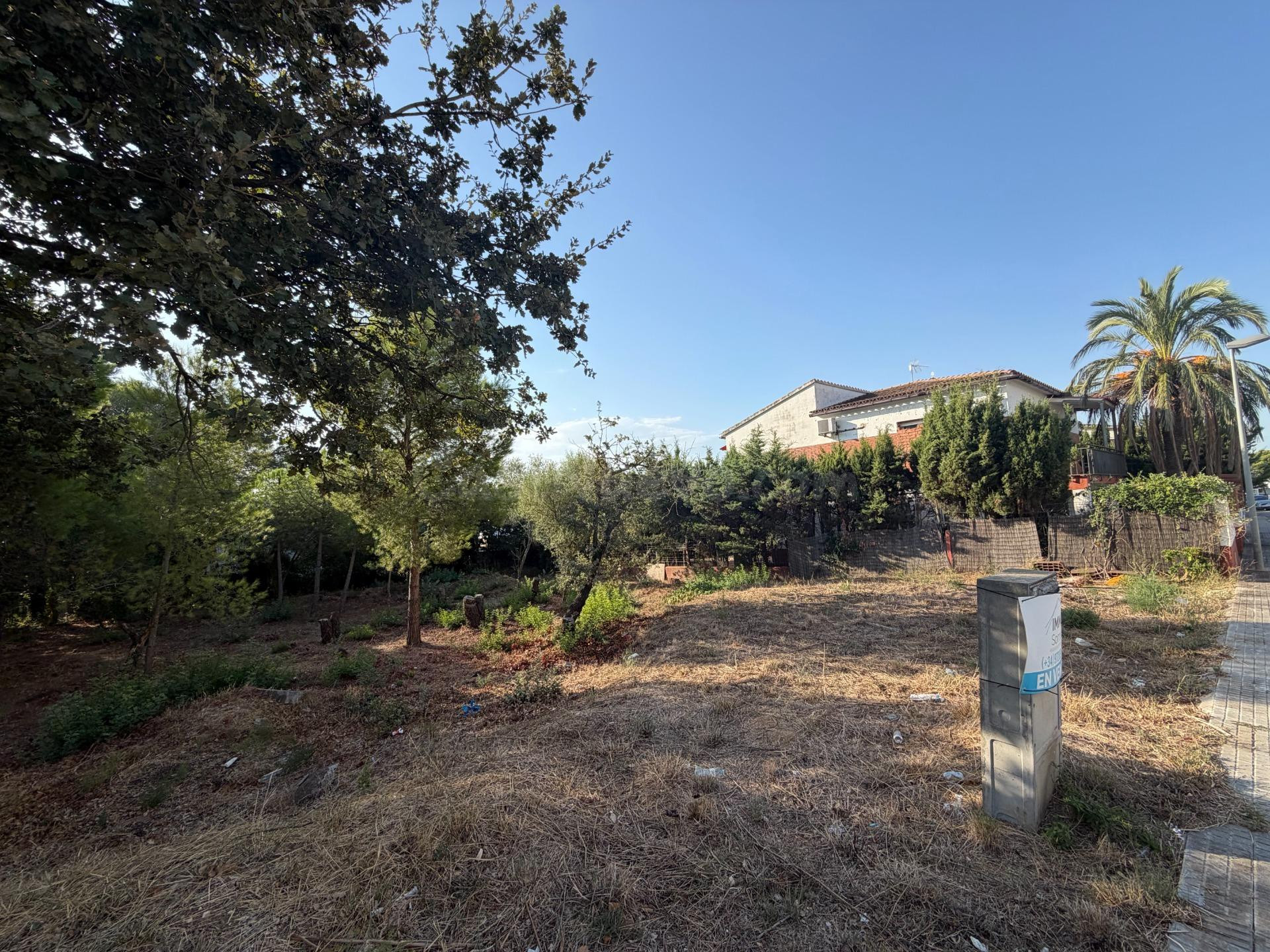 Parcela Urbana de 423 m2 en Zona Tranquila de Roses – Ideal para Construir la Casa de Tus Sueños
