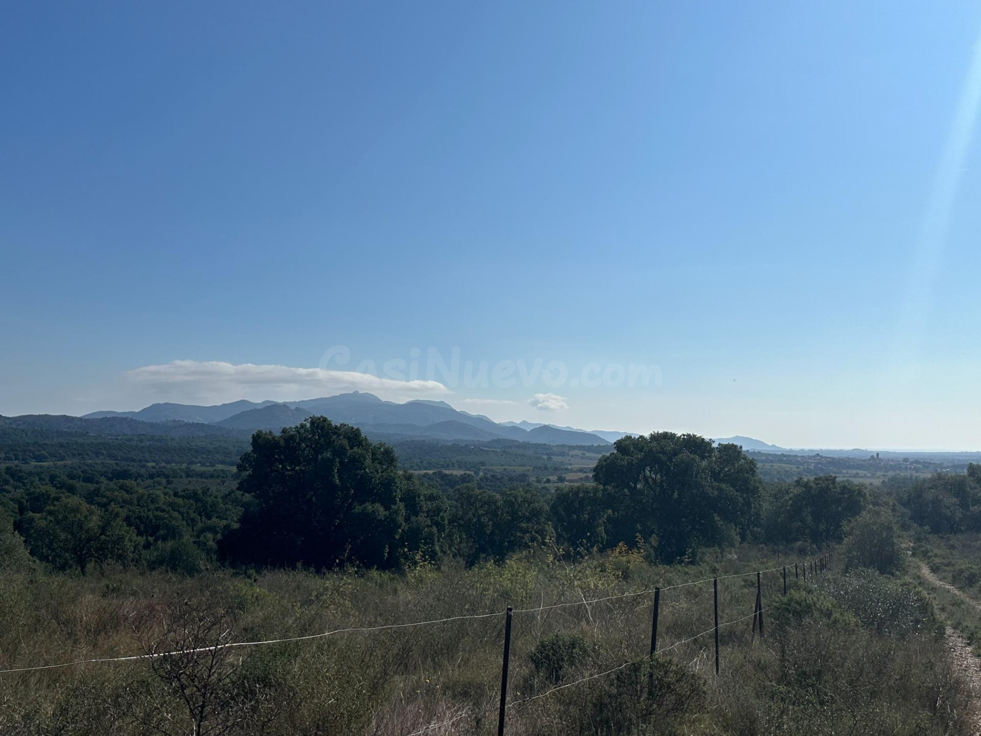 Encantadora finca rústica de 9.900 m2 en Rabós con vistas abiertas al mar y a la montaña - foto 4