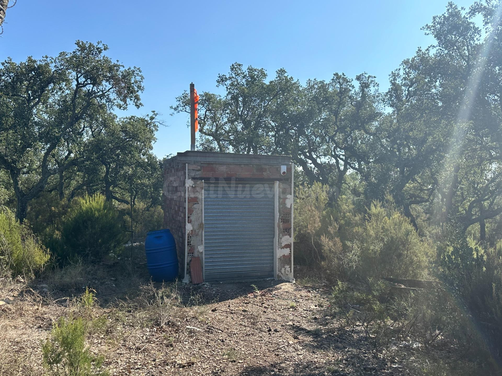 Oportunidad en el Alt Empordà: finca con pozo propio y panorámicas incomparables - foto 2