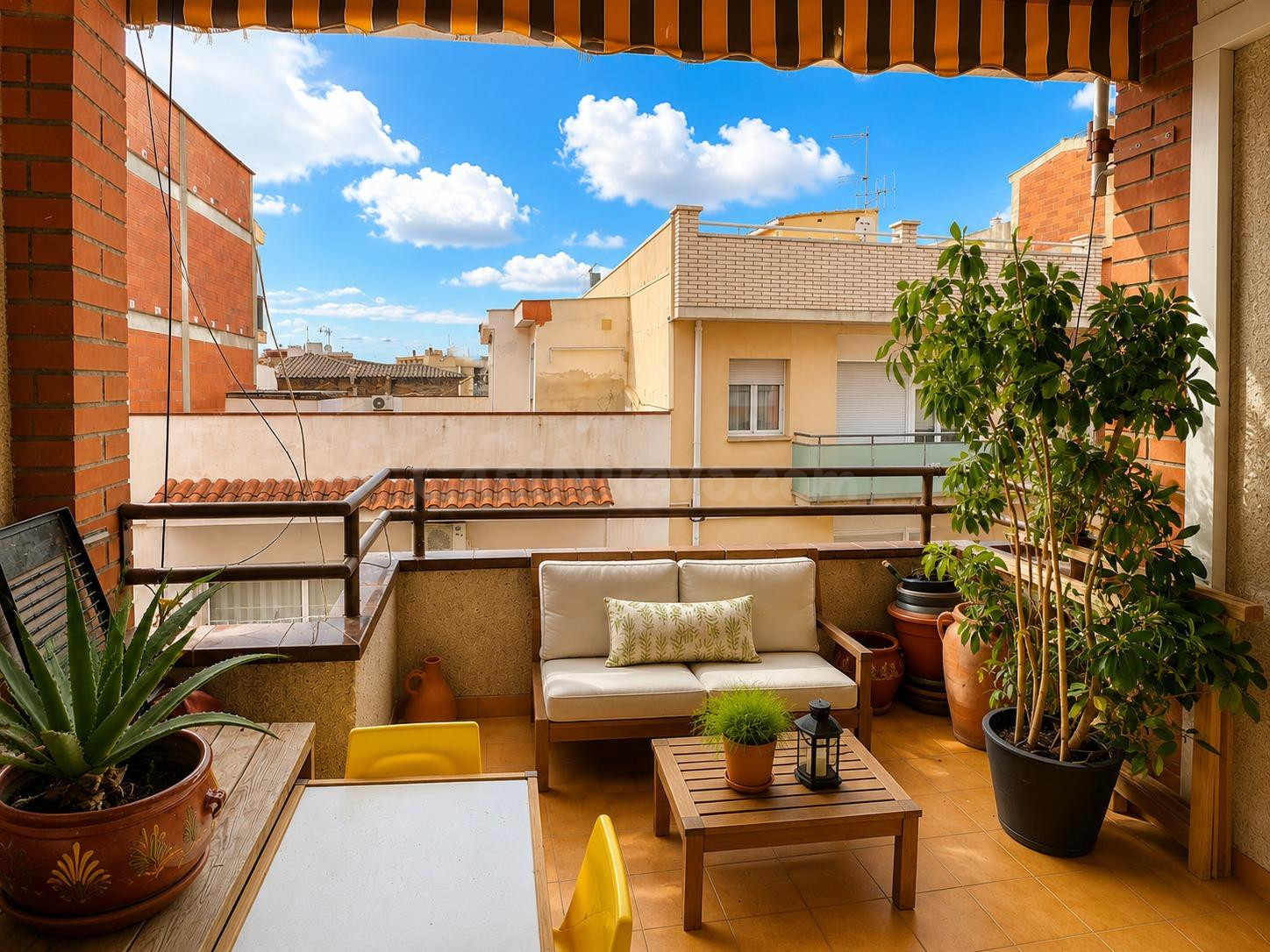 Piso reformado de 3 habitaciones con 2 terrazas en Mas Matas – listo para entrar a vivir