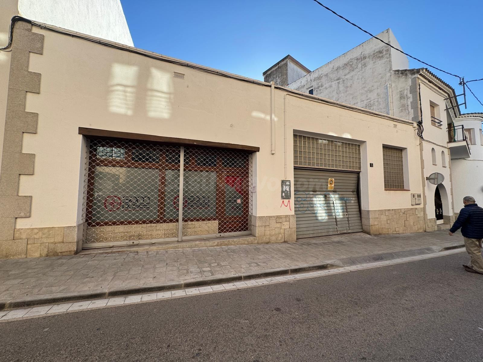 Solar en pleno centro de Roses — Edificable PB+3