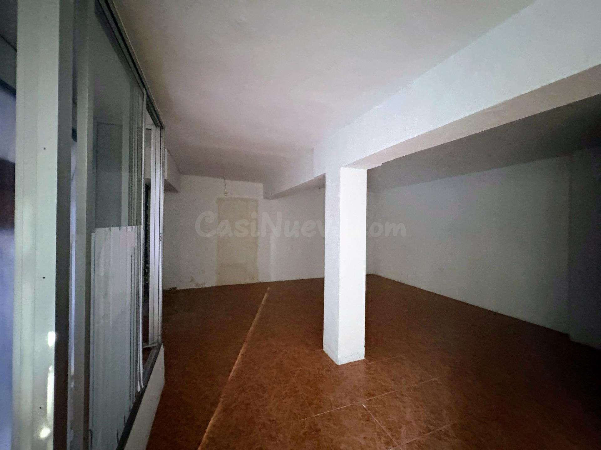 Local en alquiler de 30 mt, doble escaparate, 2 aseos