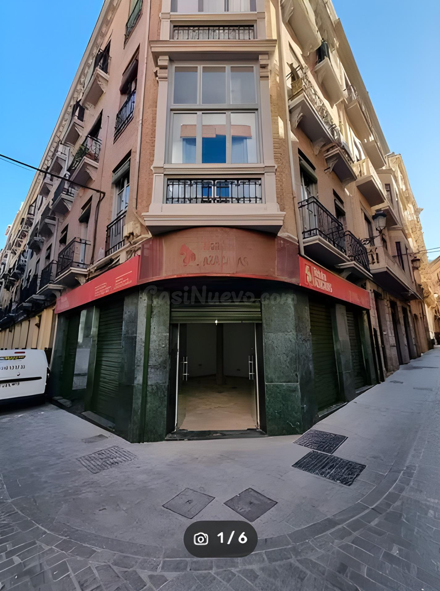 🔑 Local comercial en alquiler — Esquina C/ Azacayas con C/ Los Santos, Centro de Granada |