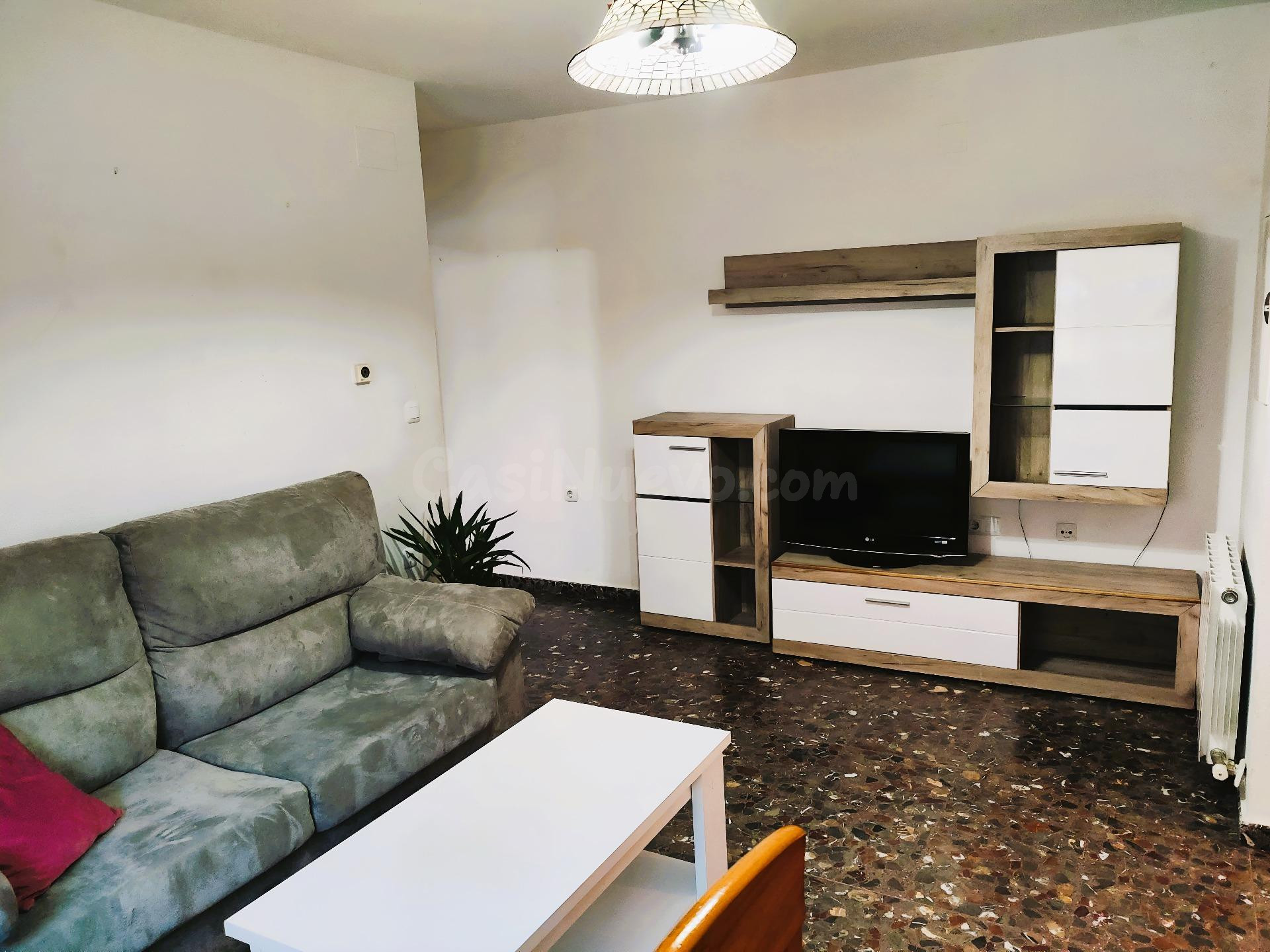🏡 Piso luminoso con patio privado y cochera cerrada en venta – Zona Base Aérea, Alhendín (Granada)