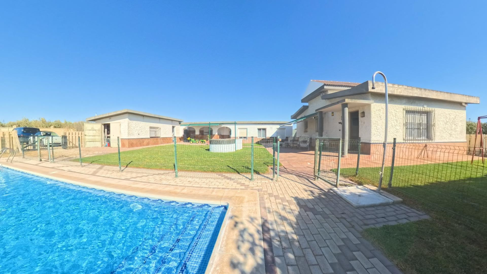 ✨🏡 Gran oportunidad de inversión — Finca Rústica con casa en venta en Aguadulce, Rota | 2.800 m2 terreno, 209 m2 vivienda reformada | Ref: DLR00095