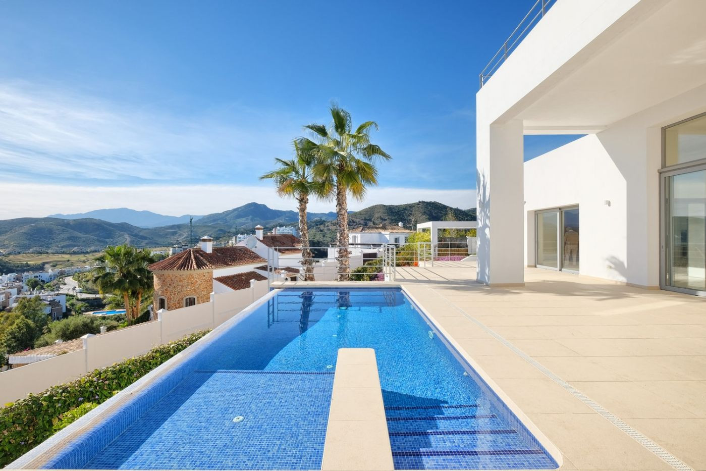 VILLA COM IMPRESIONANTES VISTAS Y ACCESIBILIDAD A SERVICIOS