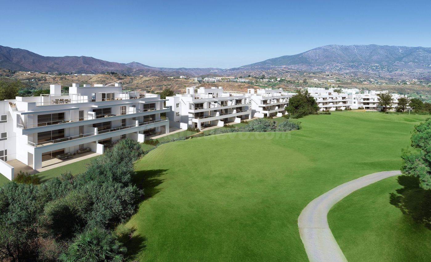 Ático con Vistas Panorámicas en el Corazón del Valle del Golf