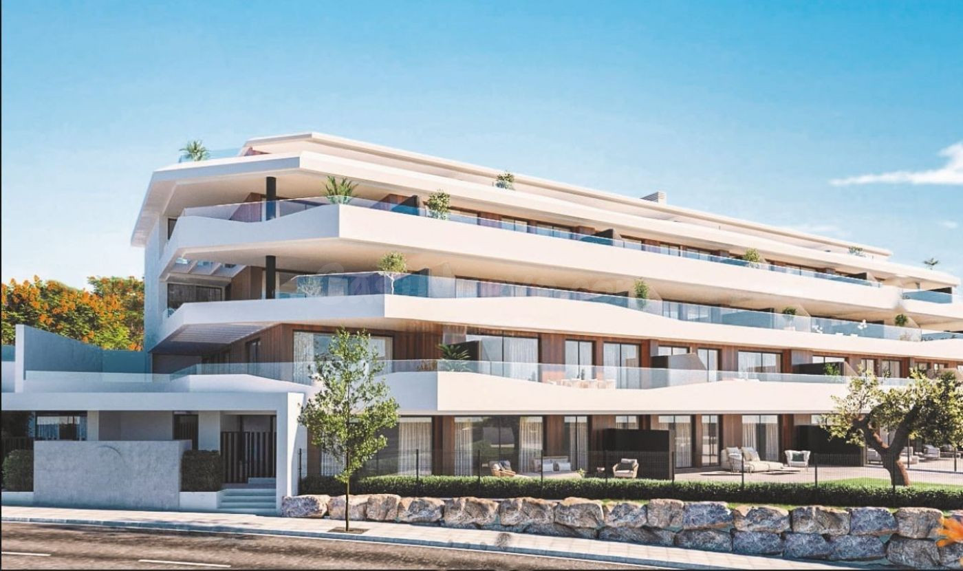 Impresionante ático de 3 dormitorios y 2 baños con vistas panorámicas y piscinas infinitas.