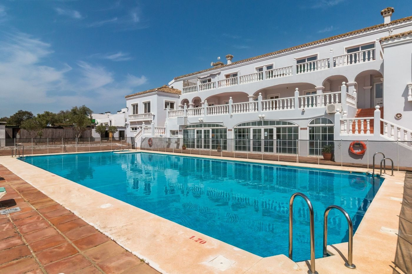HOTEL CON 84 habitaciones CON BAÑO PRIVADO - IN CADIZ