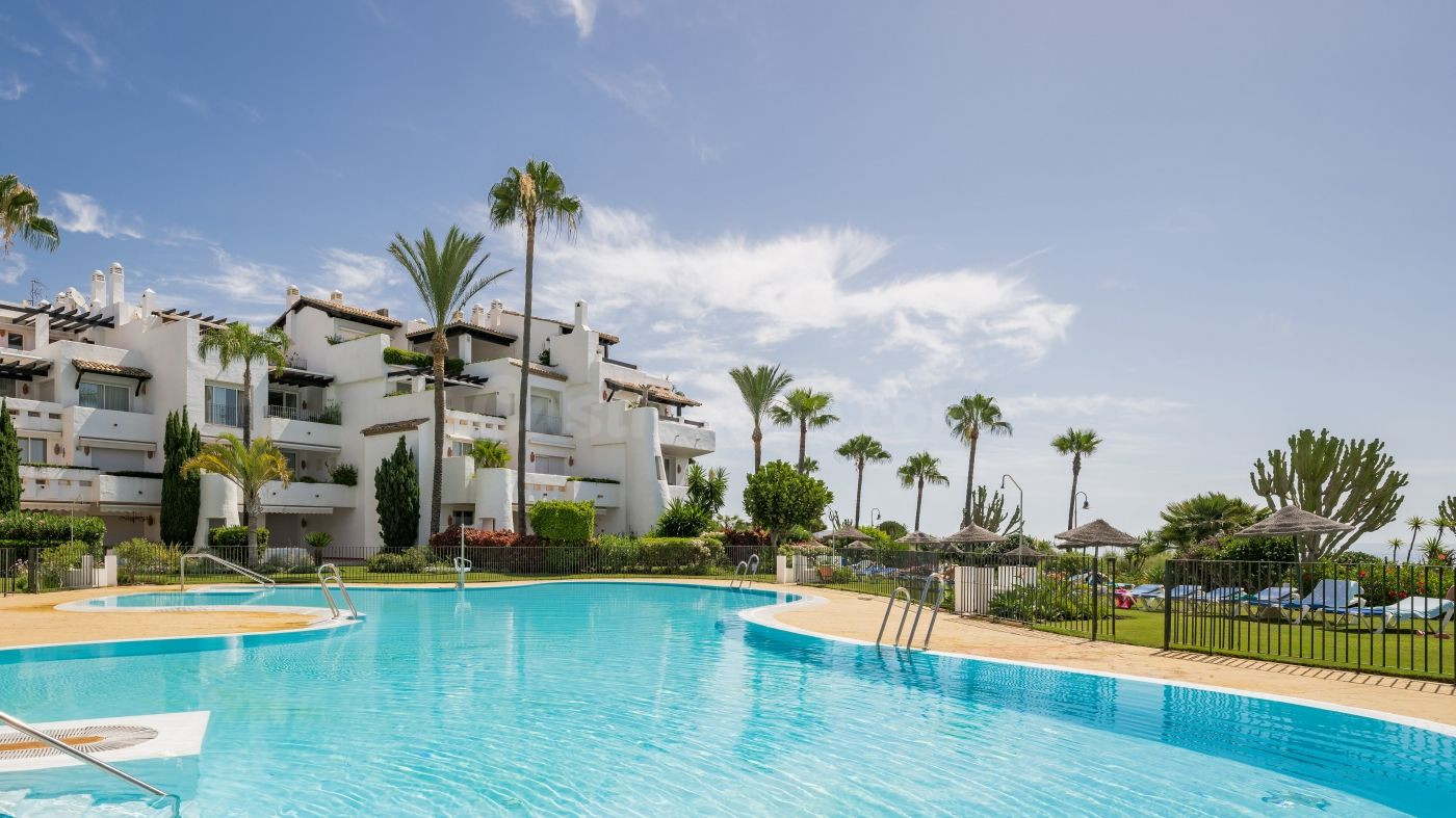 APARTAMENTO RECIENTEMENTE RENOVADO JUNTO A LA PLAYA EN COSTALITA