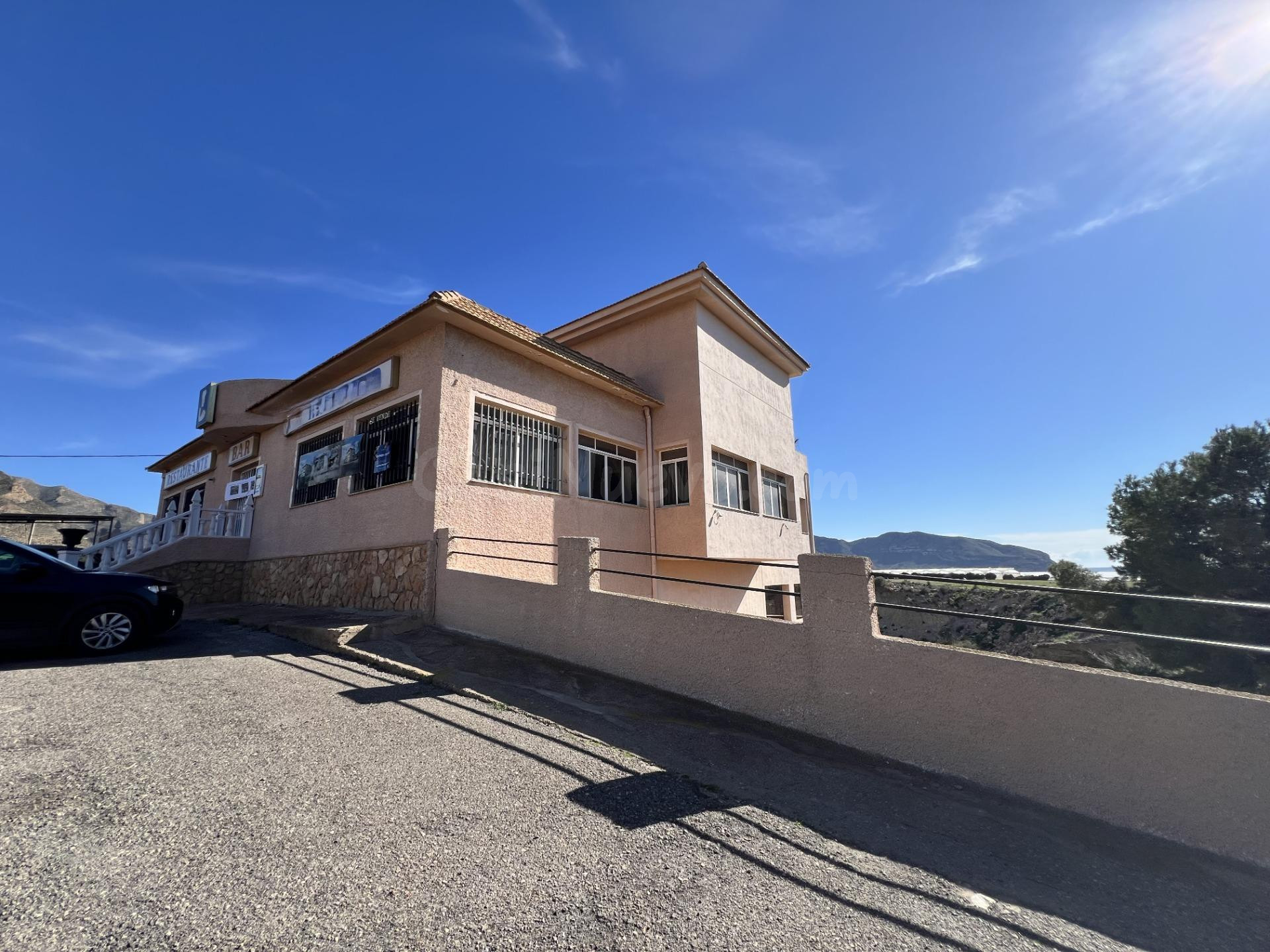 INCREÍBLE OPORTUNIDAD DE NEGOCIO Y VIVIENDA EN ISLA PLANA