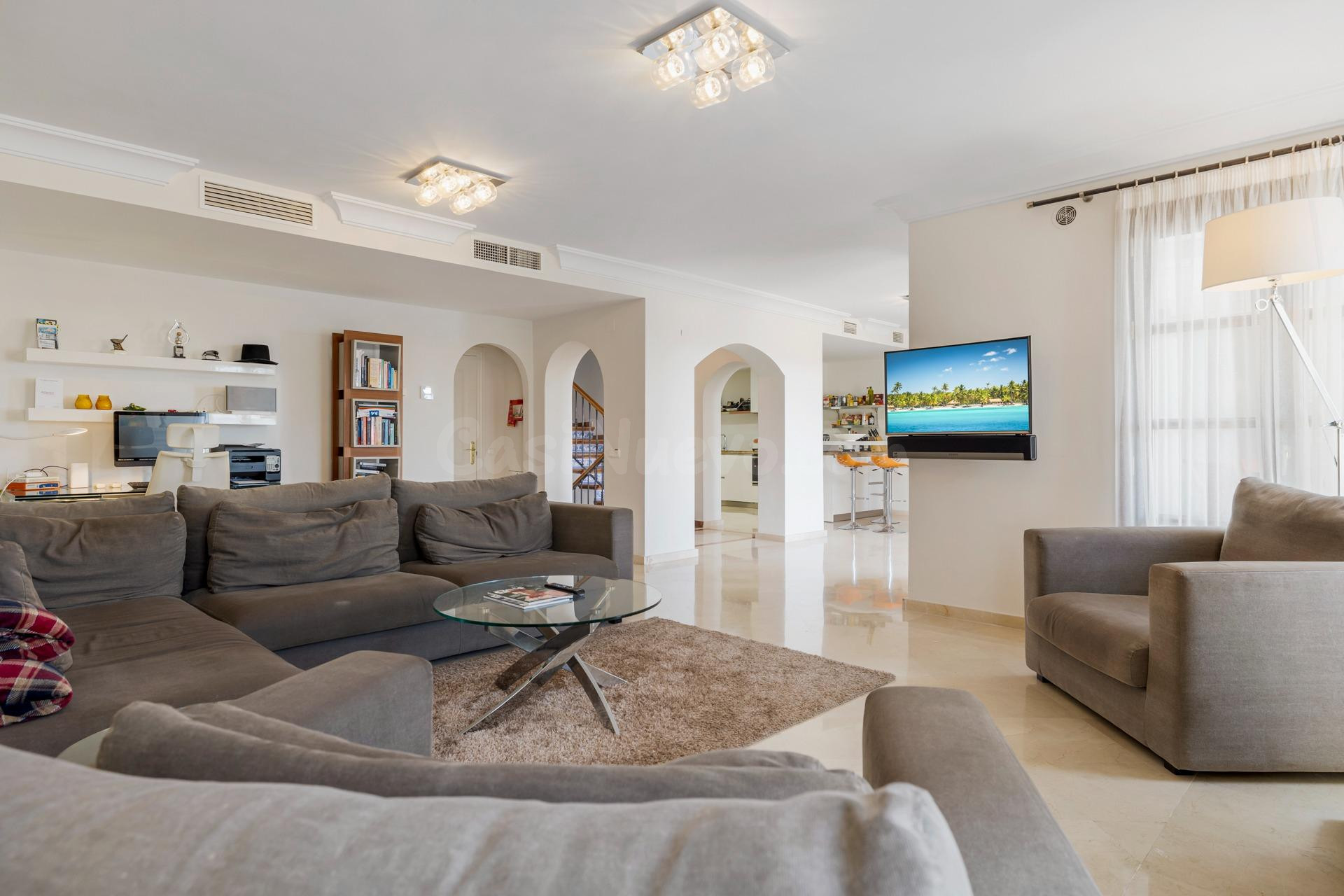 Excepcional casa adosada de cinco habitaciones - foto 4