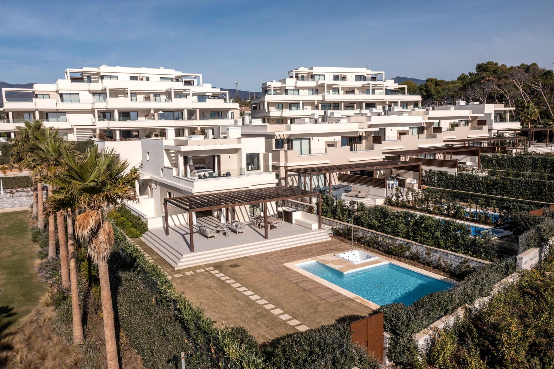 New Golden Mile – Villa Contemporánea en Primera Línea de Playa en Velaya Garden