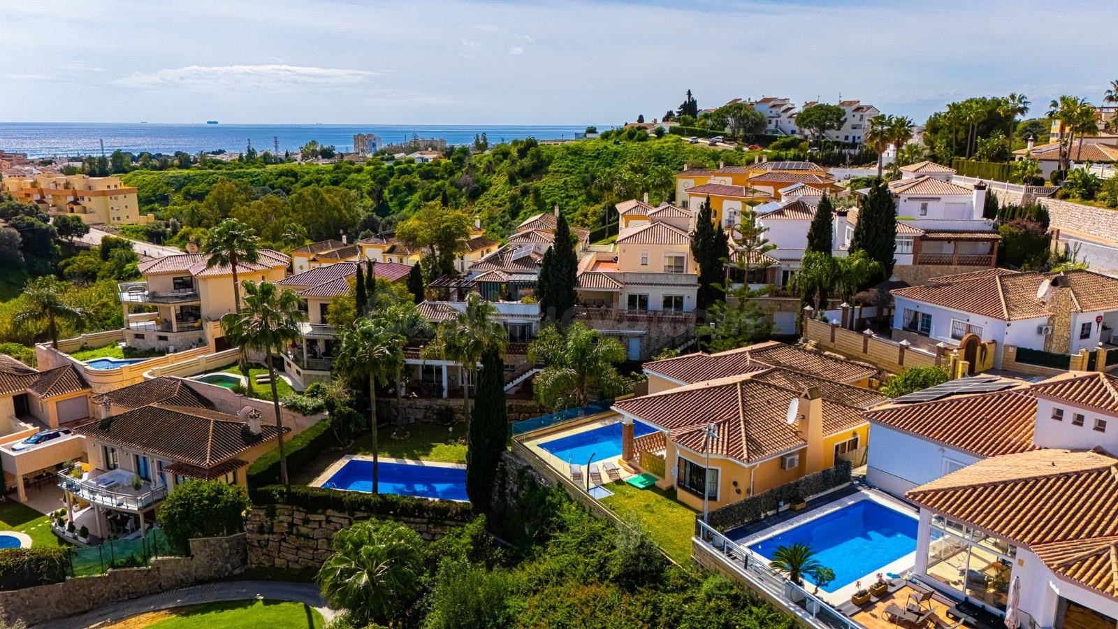 Una villa perfecta para una familia pequeña, para vivir todo el ano o como inversión. 3 dormitorios y 2 Banos, piscina privada también disponible