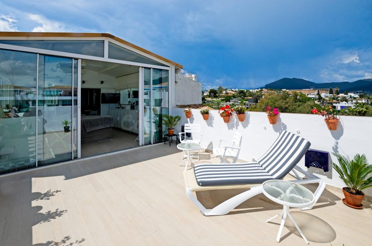Ático con terrazas panorámicas en Puerto Banús