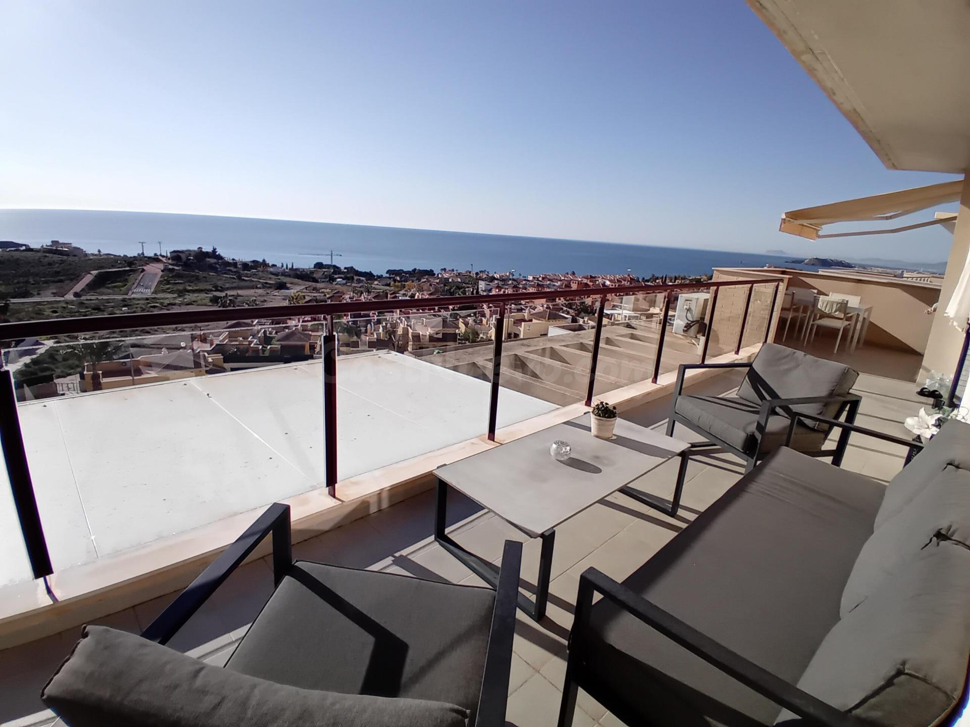 Ático de 2 dormitorios con vistas al mar en la Costa Cálida
