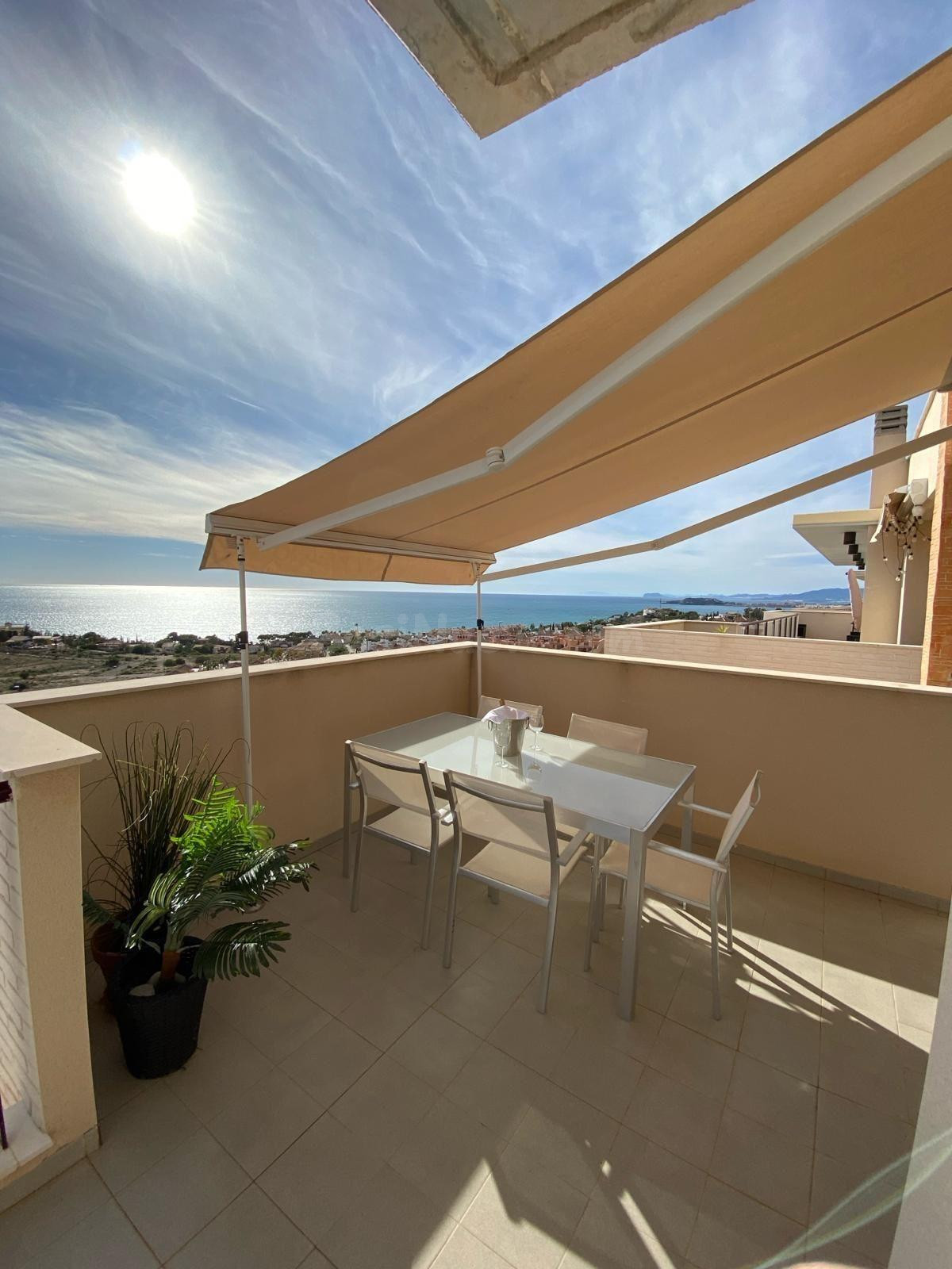 Ático de 2 dormitorios con vistas al mar en la Costa Cálida - foto 2