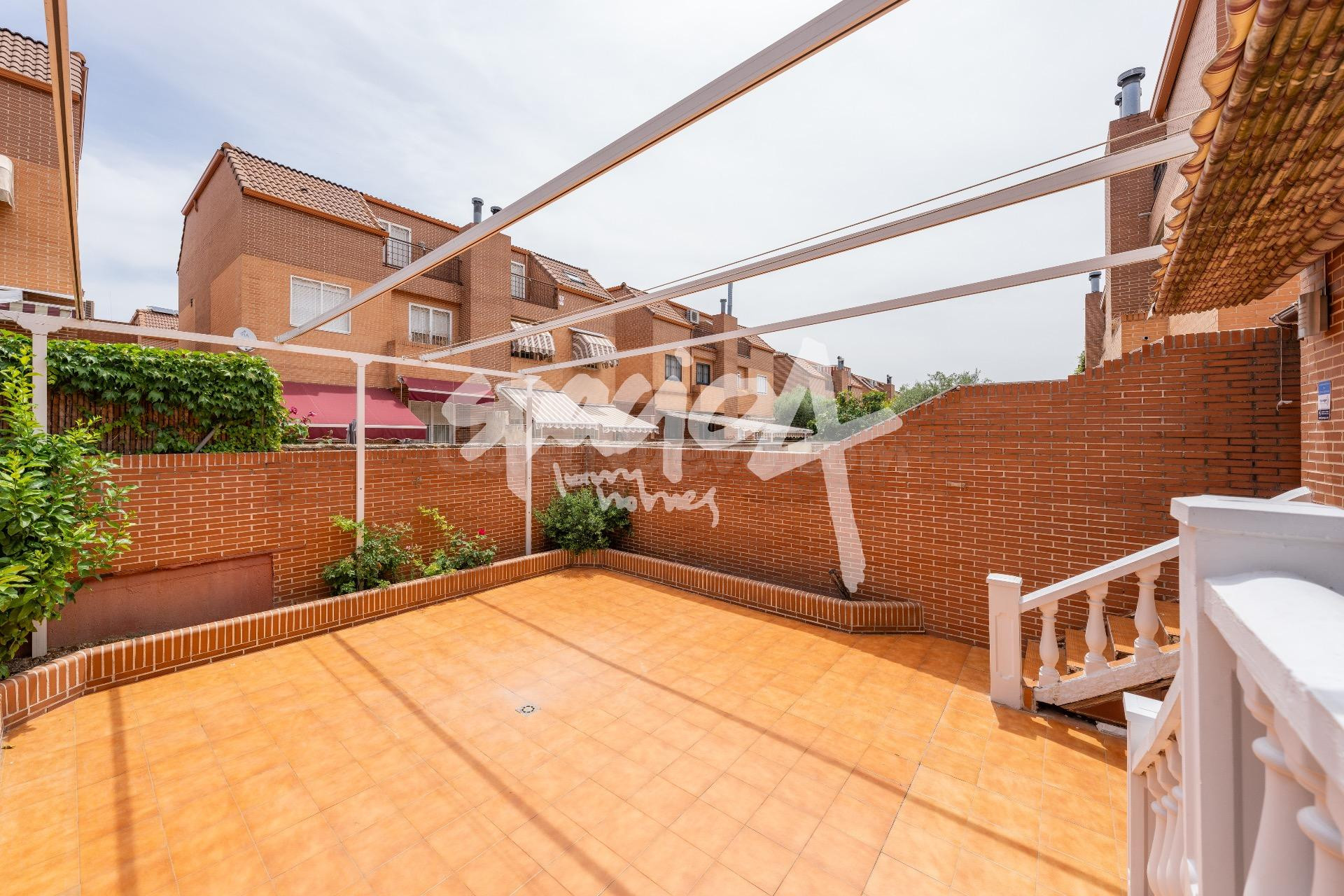 Chalet adosado en venta