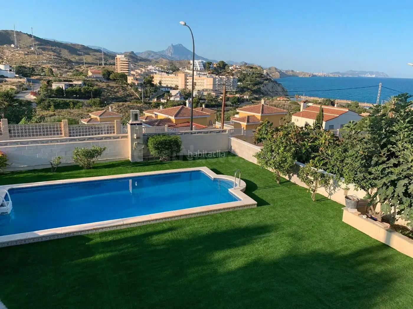 Chalet independiente con piscina en Pueblo Acantilado – El Campello
