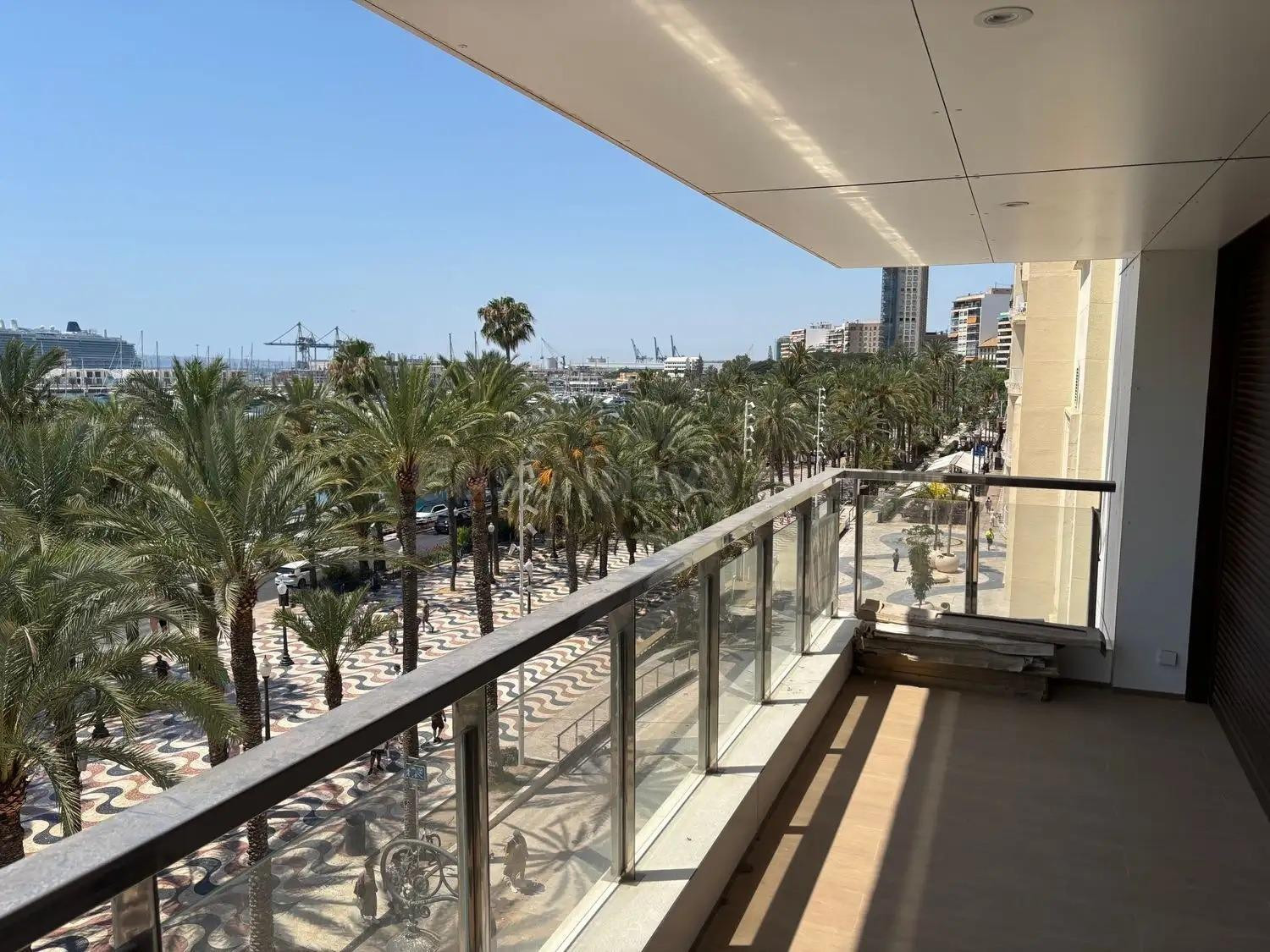 Elegante y exclusivo piso en la Explanada de España, pleno corazón de Alicante