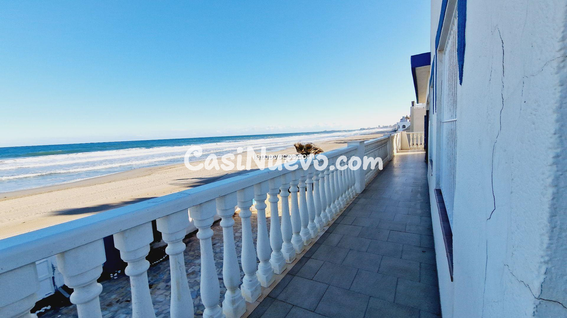 Chalet primera línea del Mediterráneo en el km 8 de La Manga - foto 3