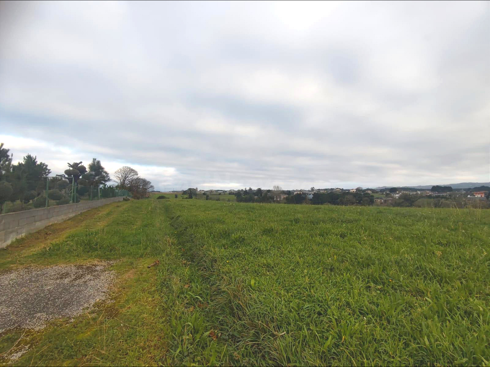 Gran parcela en venta urbanizable y segregable en Tapia de Casariego