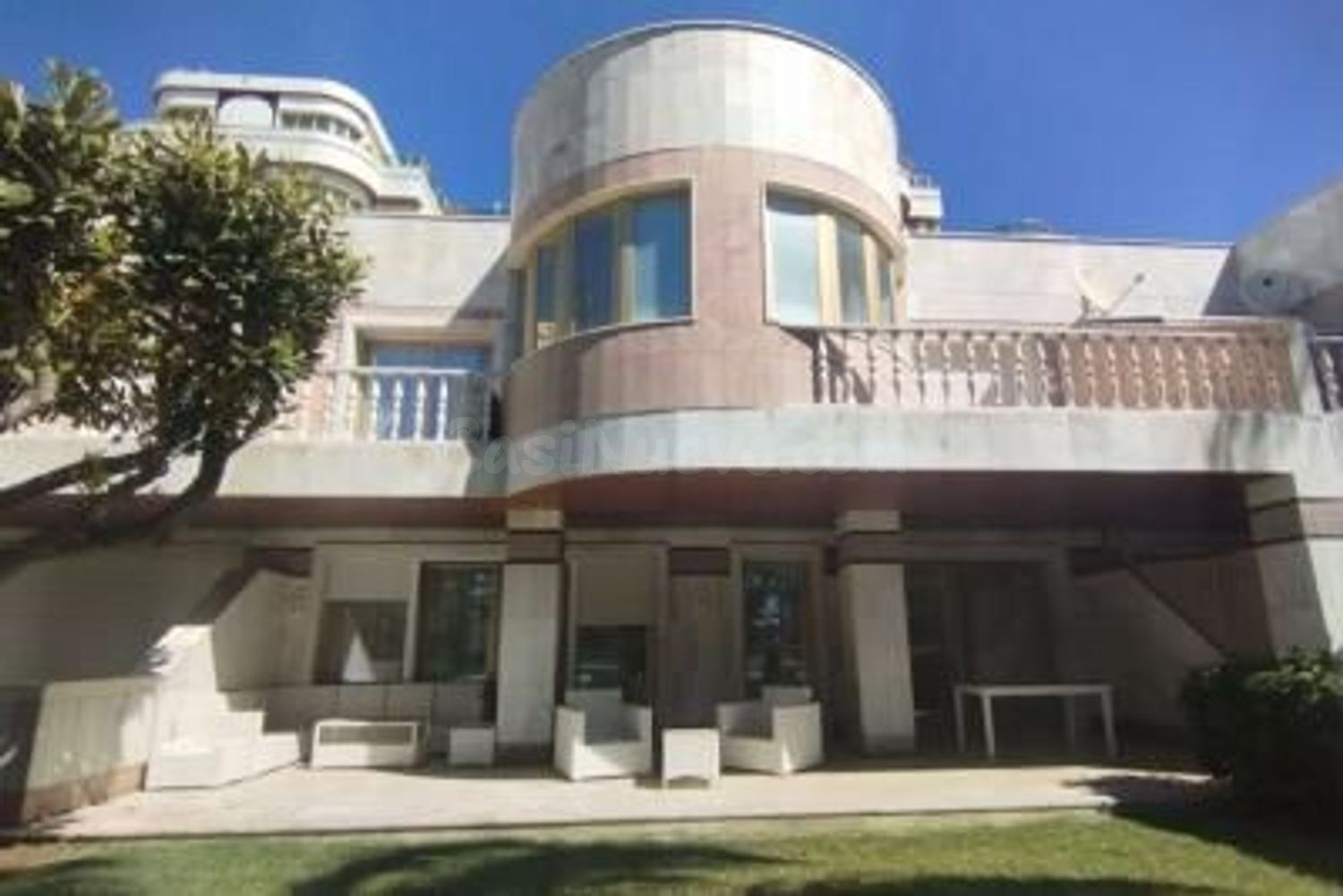 DÚPLEX DE GRAN LUJO EN PUERTO BANÚS EN 1ª LÍNEA DE PLAYA