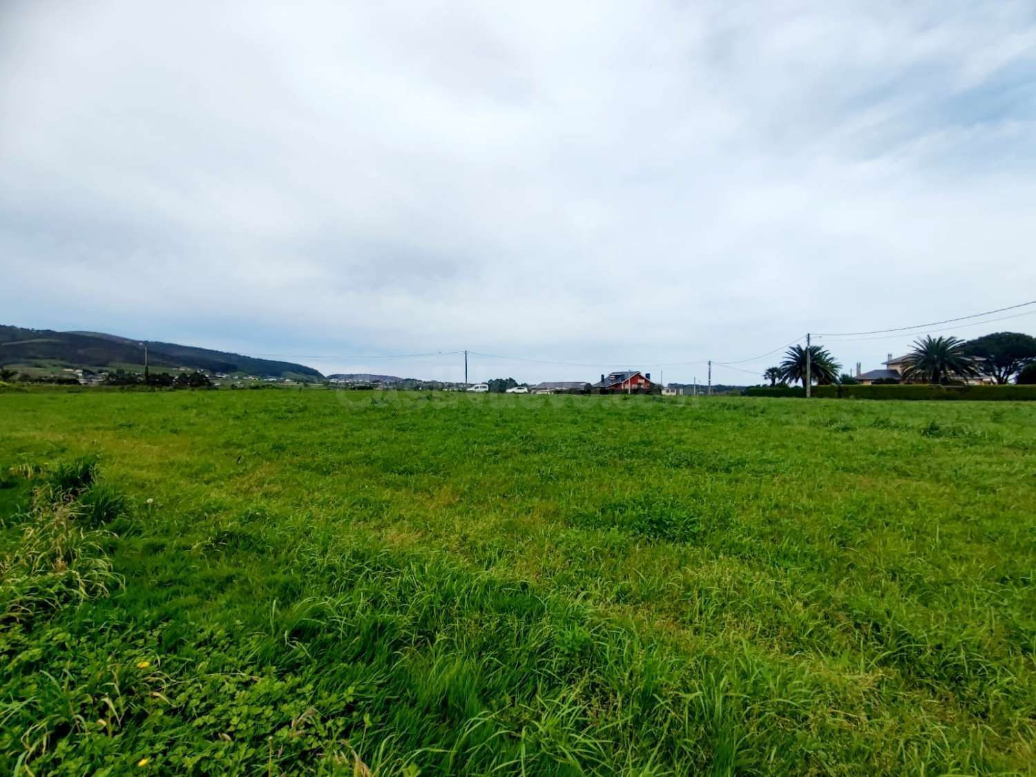 Gran parcela a 2.5km de Luarca