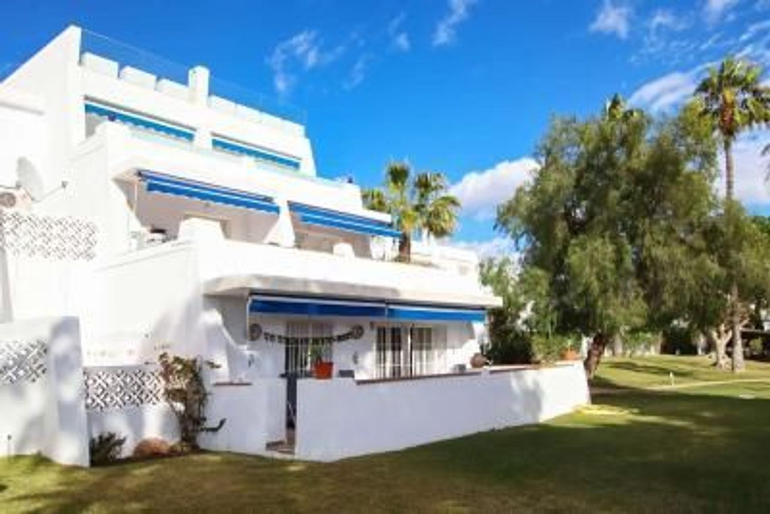 Lujoso apartamento en planta baja en Puerto Banús, Marbella