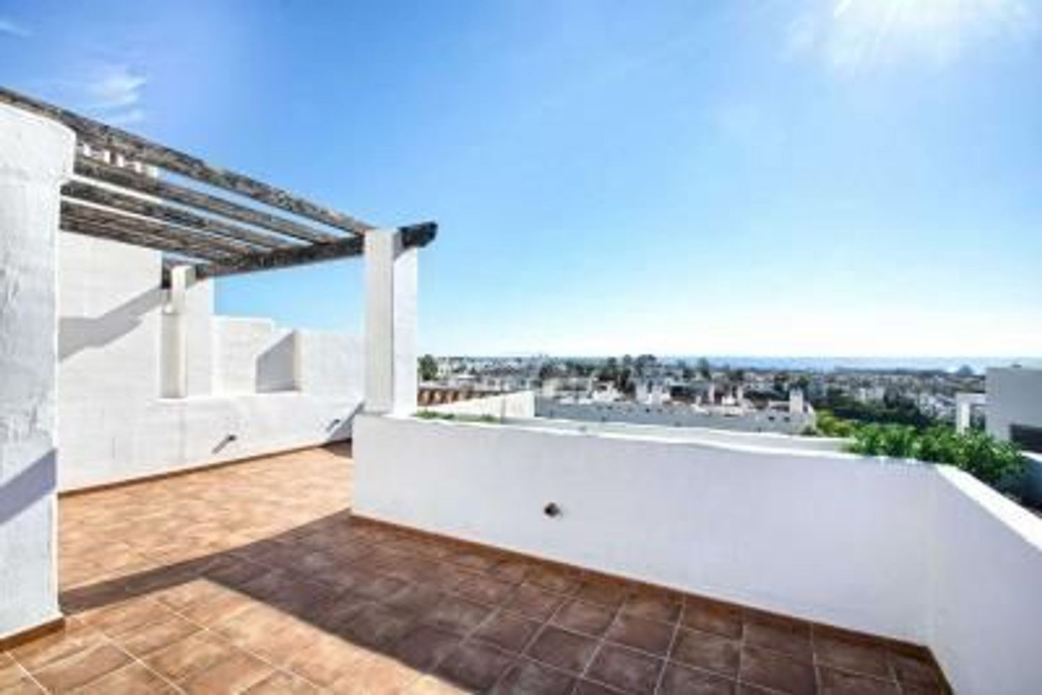 Precioso ático dúplex con vistas panorámicas en Estepona
