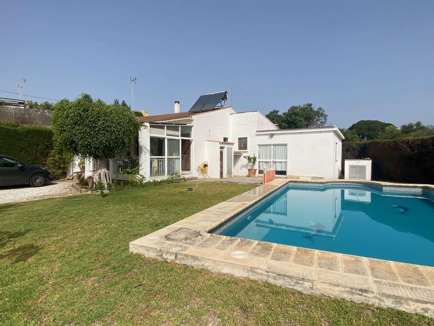 Finca para reformar al lado del mar en Estepona