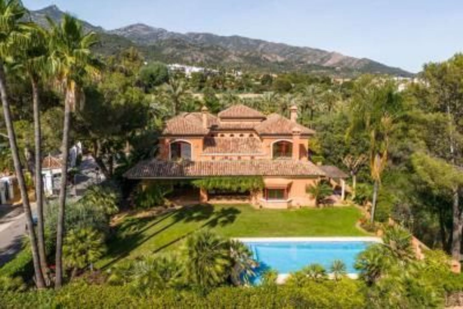 Encantadora villa de estilo andaluz en la milla de oro de Marbella